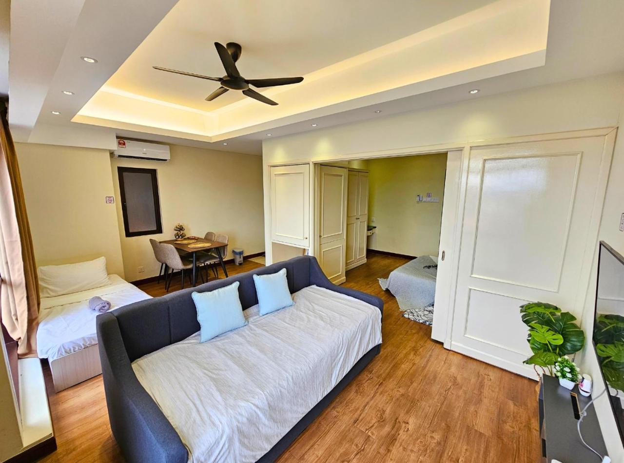 Bukit Bintang 1BR 5pax Walk to LRT & Monorail Stn by Cloud Host
