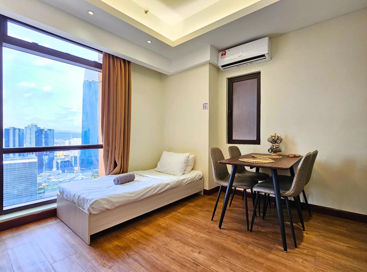 Bukit Bintang 1BR 5pax Walk to LRT & Monorail Stn by Cloud Host