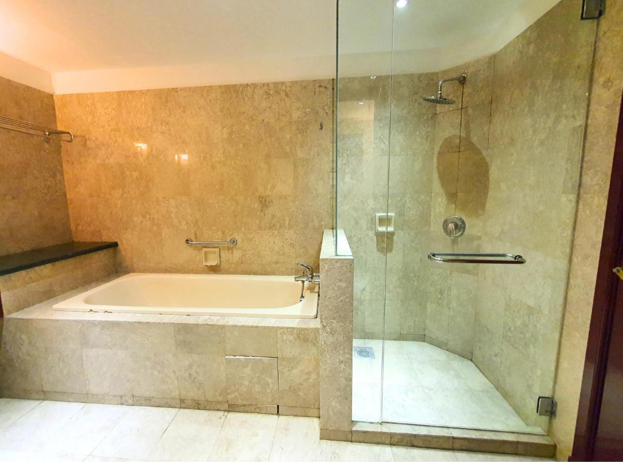 Bukit Bintang 1BR 5pax Walk to LRT & Monorail Stn by Cloud Host