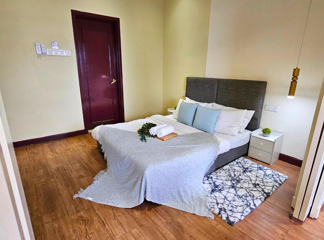 Bukit Bintang 1BR 5pax Walk to LRT & Monorail Stn by Cloud Host