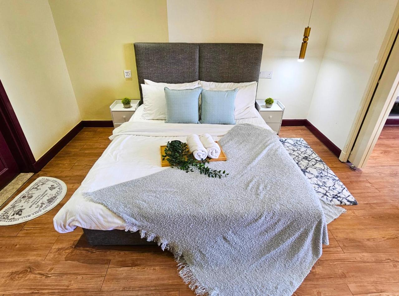 Bukit Bintang 1BR 5pax Walk to LRT & Monorail Stn by Cloud Host