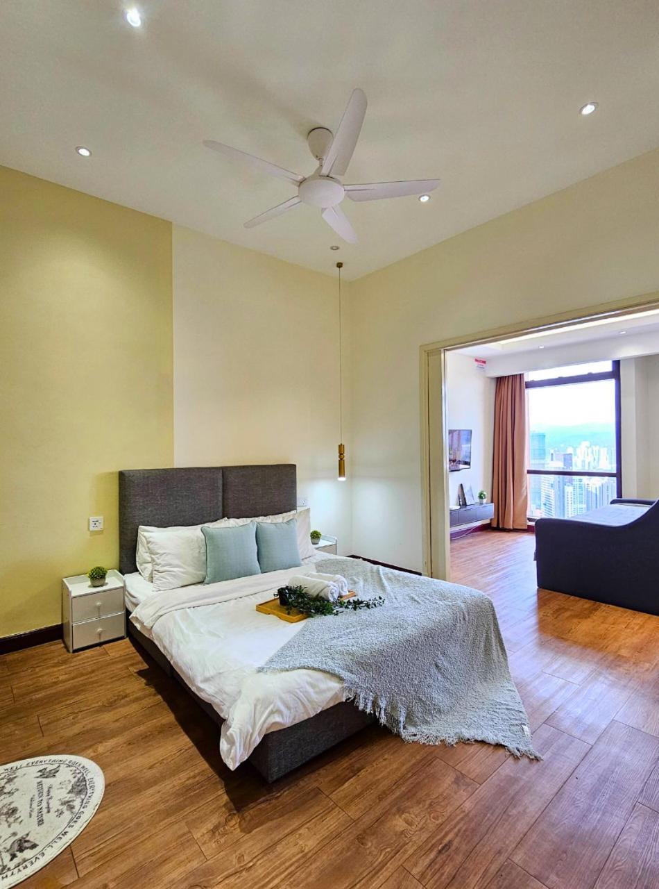 Bukit Bintang 1BR 5pax Walk to LRT & Monorail Stn by Cloud Host