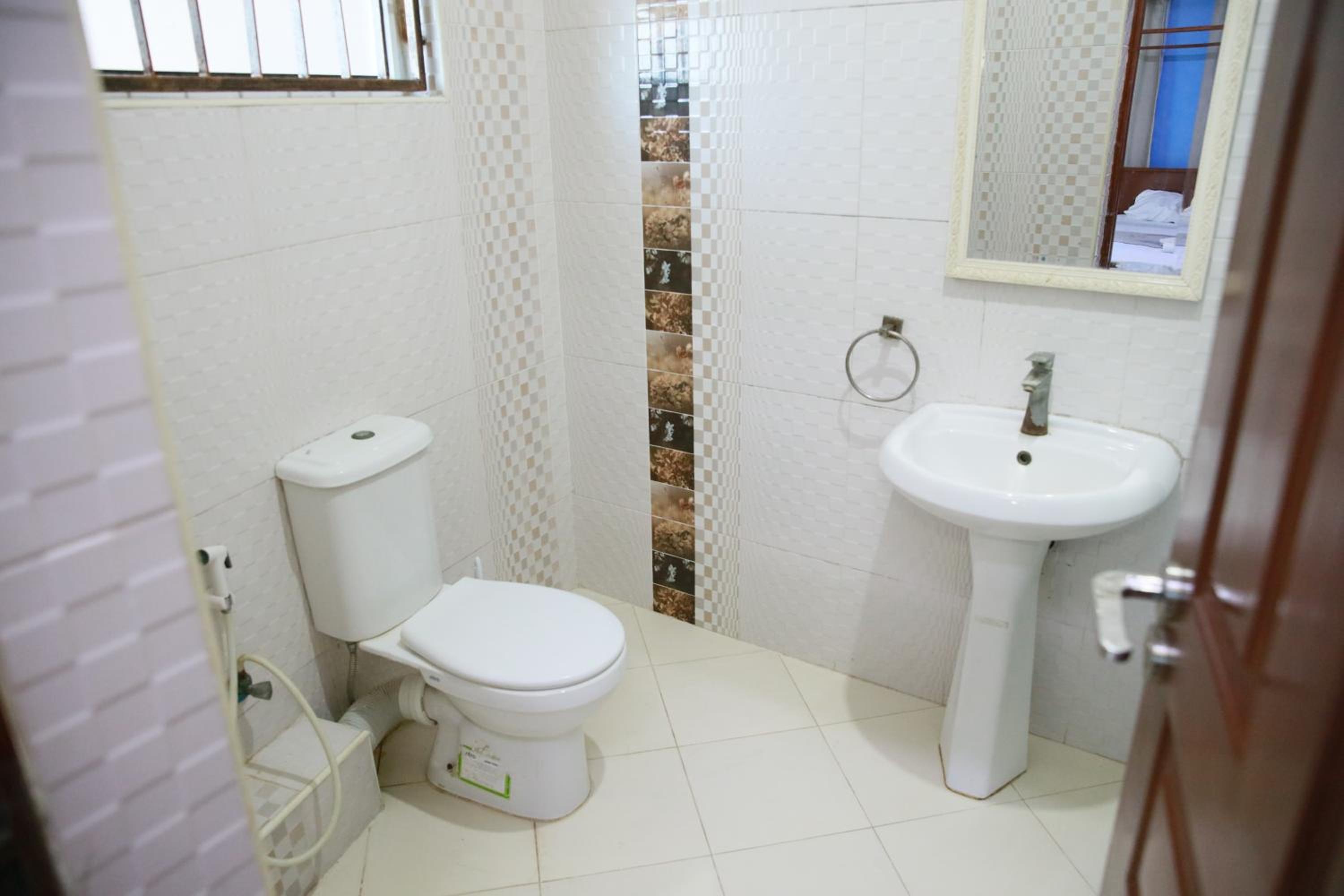 NYALI PRIVATE ROOM WITH A SWIMMING POOl