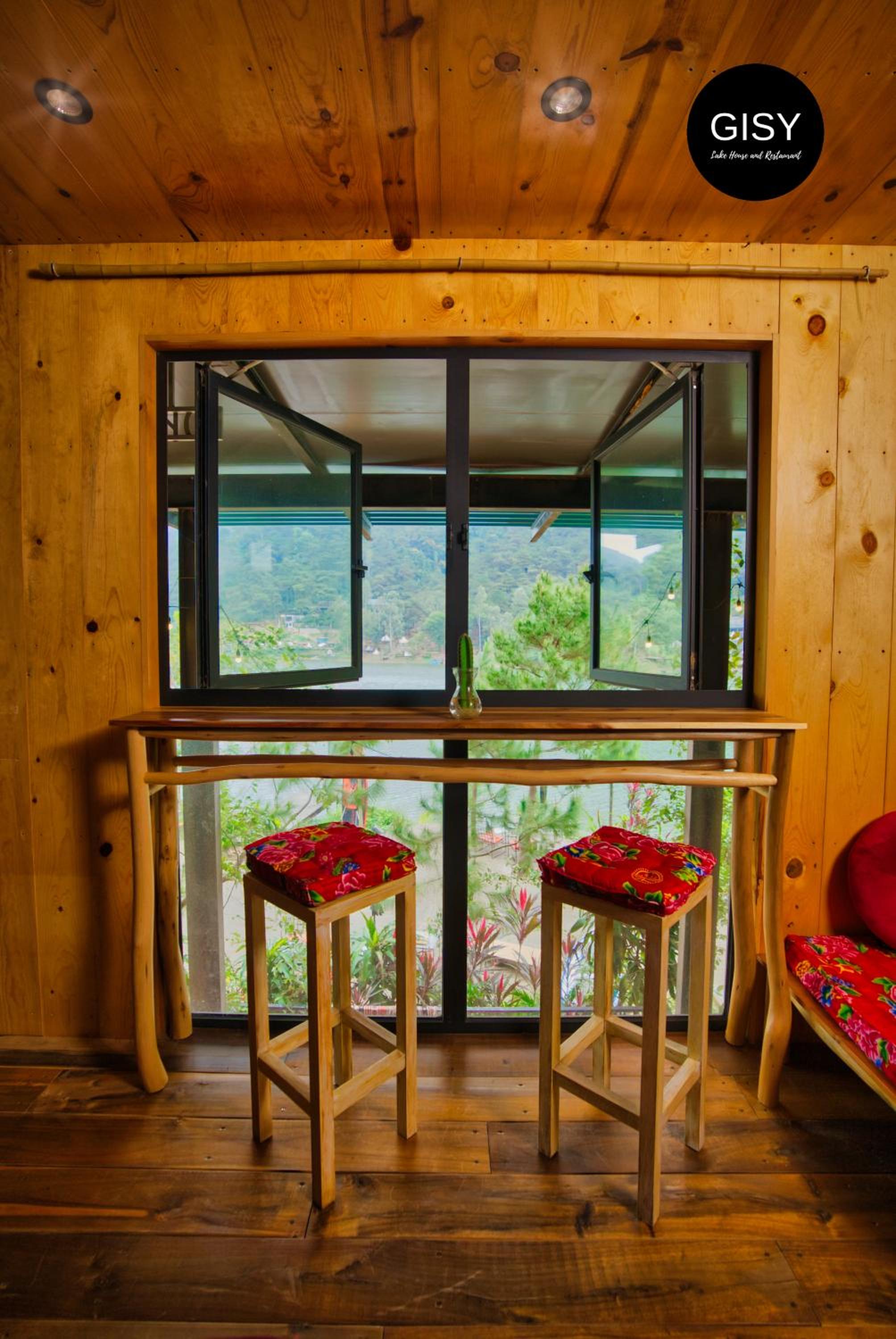 GISY Lake Hostel