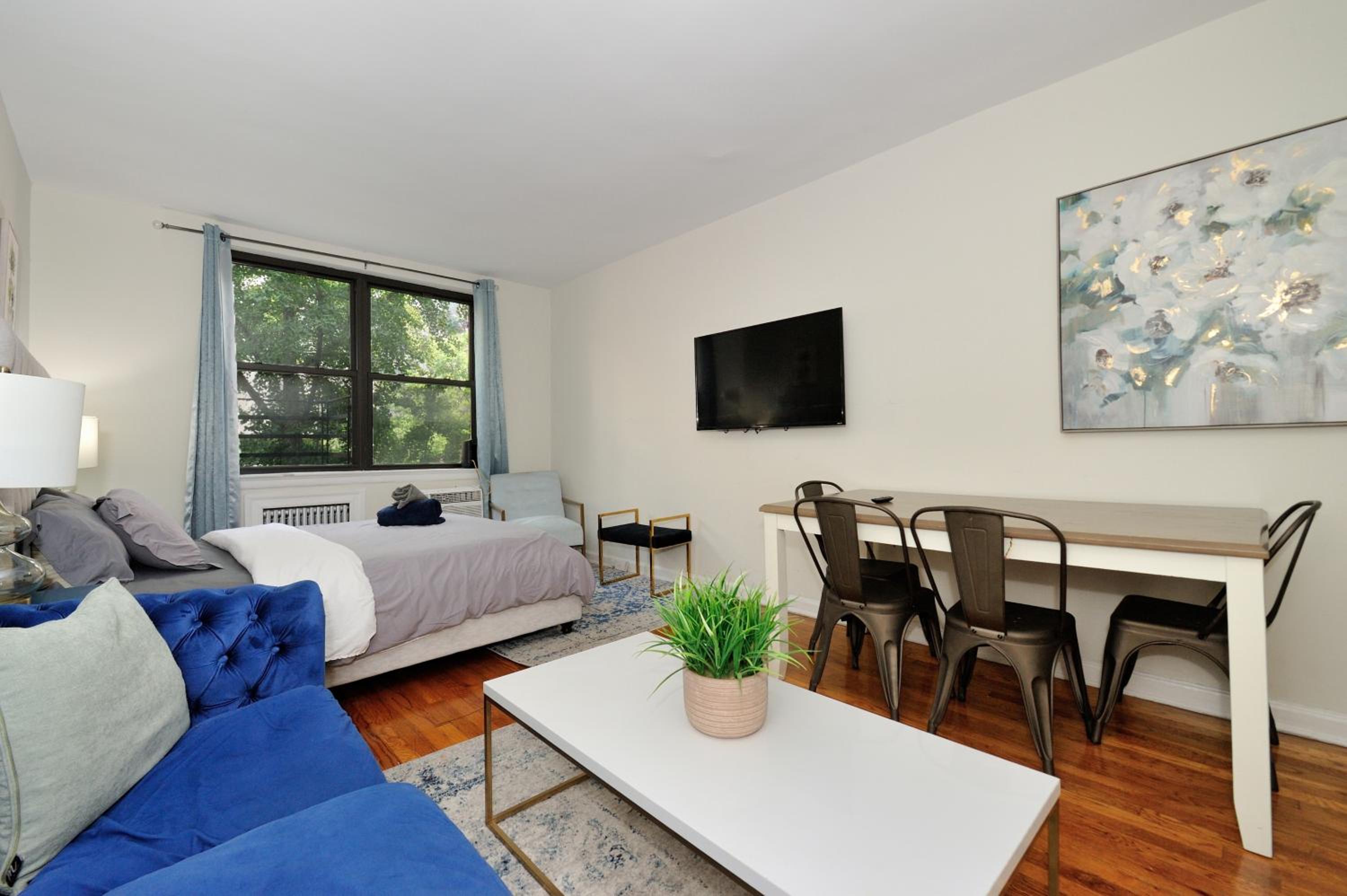 Amazing and Spacious Furnished Studio, East side