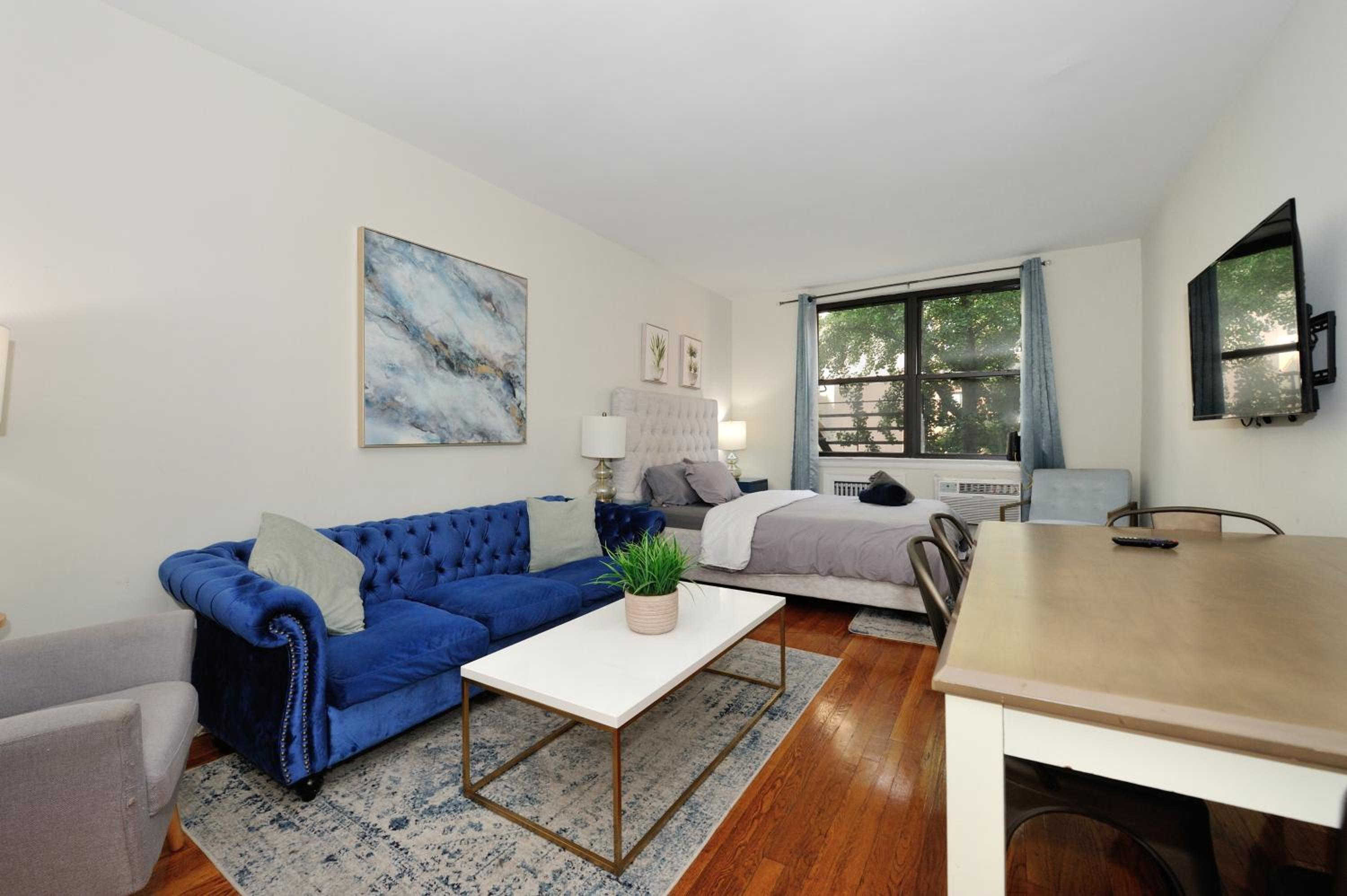 Amazing and Spacious Furnished Studio, East side