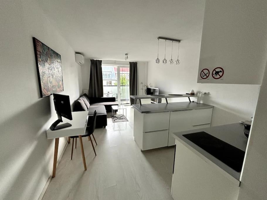 FREE PARKING - ADM New Studio, Central Location view 3