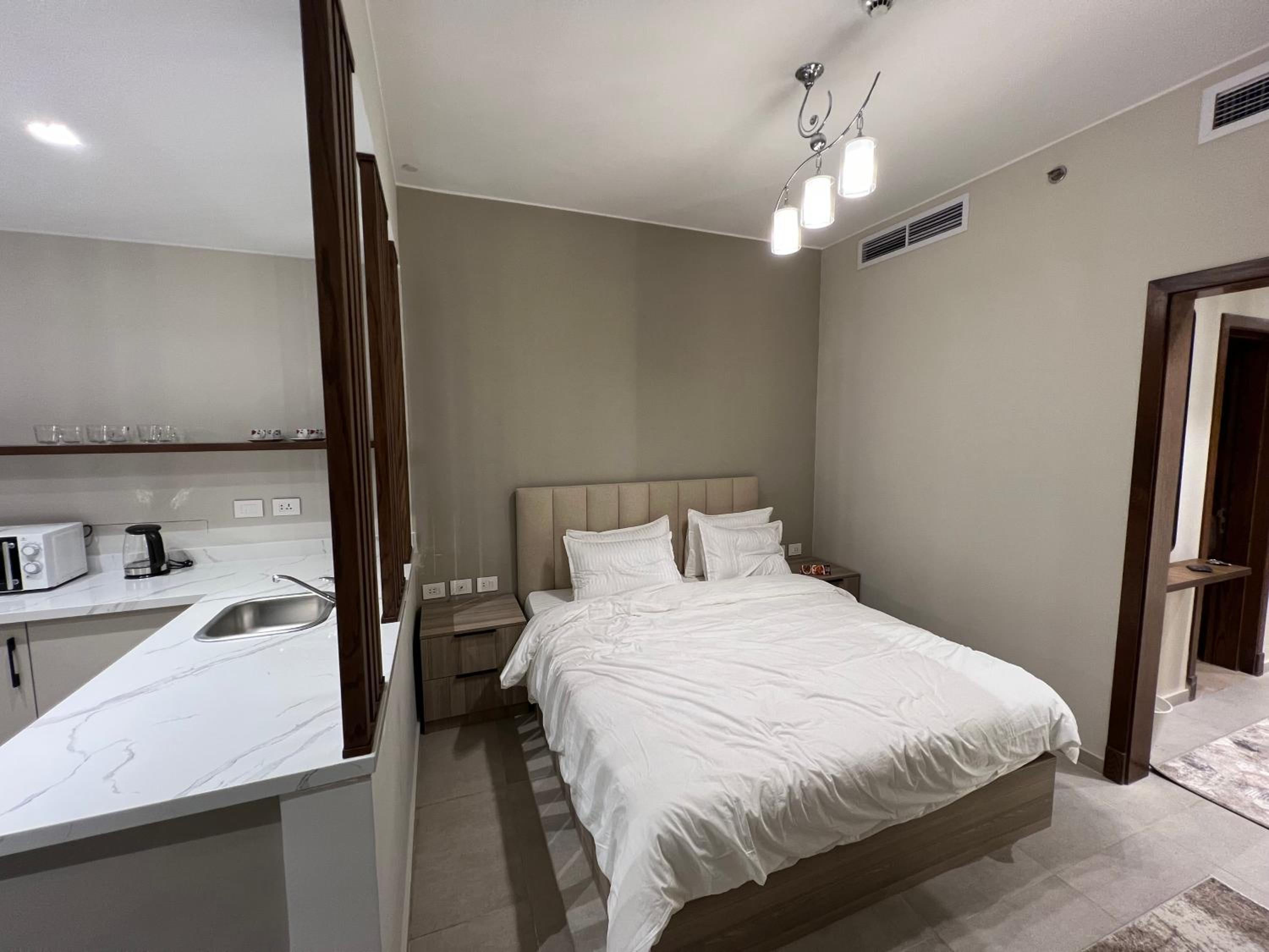 Luxury 1BR Apt in AEON Towers view 5