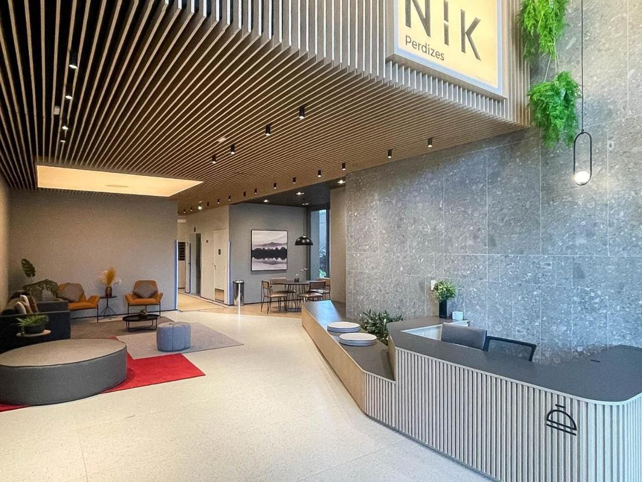 Nik Perdizes - Studios by season