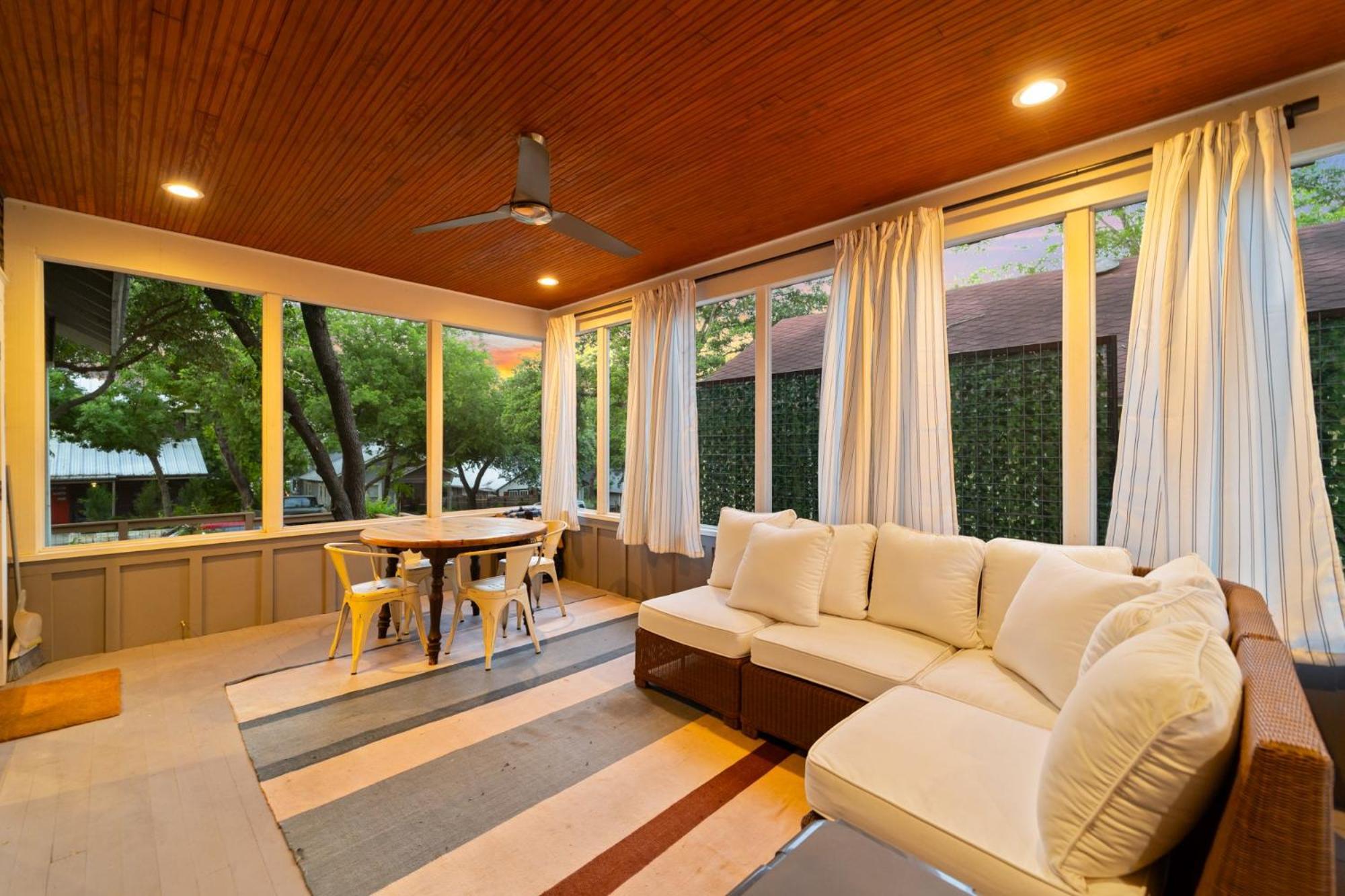 Unique Hideaway 3BR 2BA Oak Shaded view 2