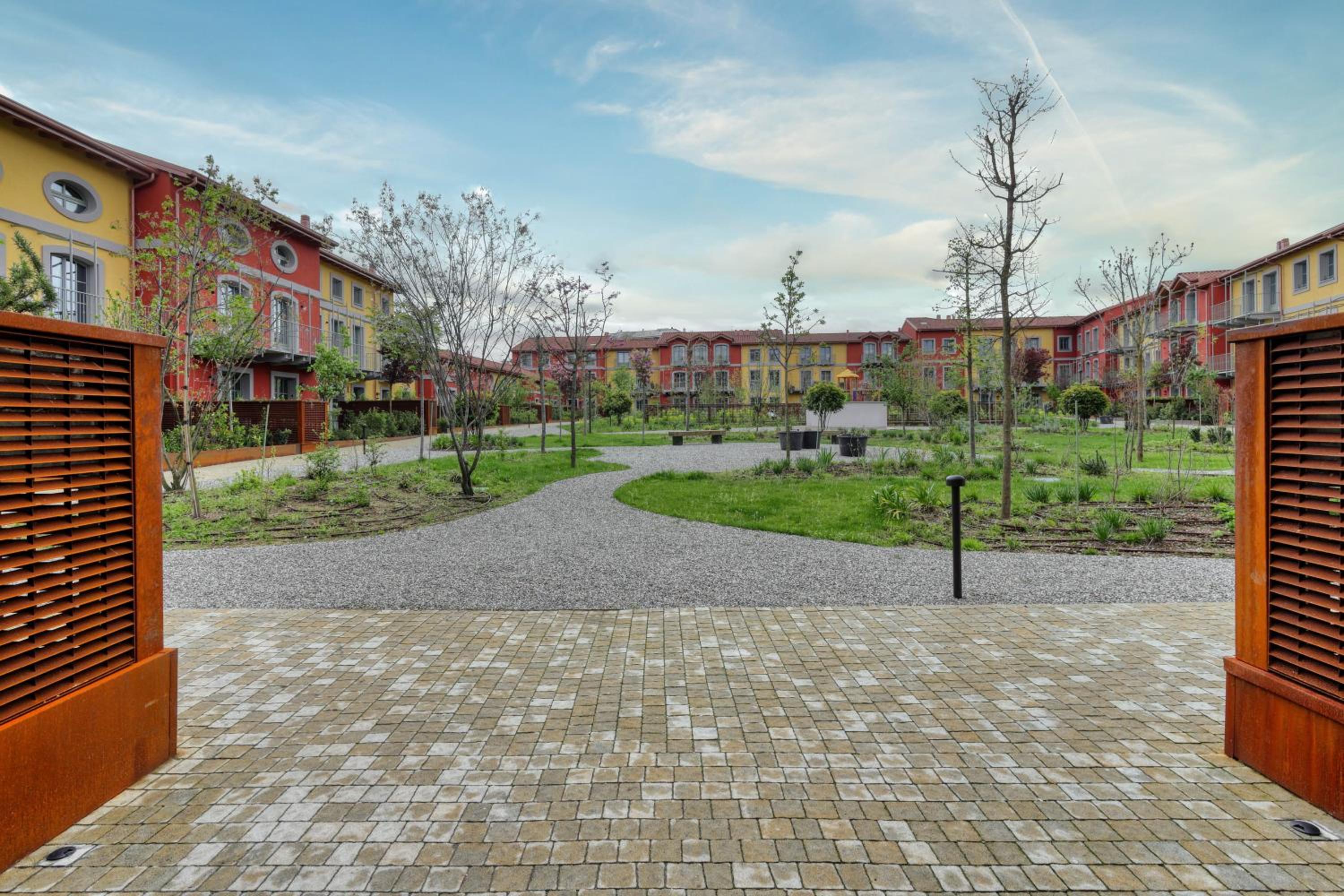 Just Urban Stays - Boutique apartment with parking and gym