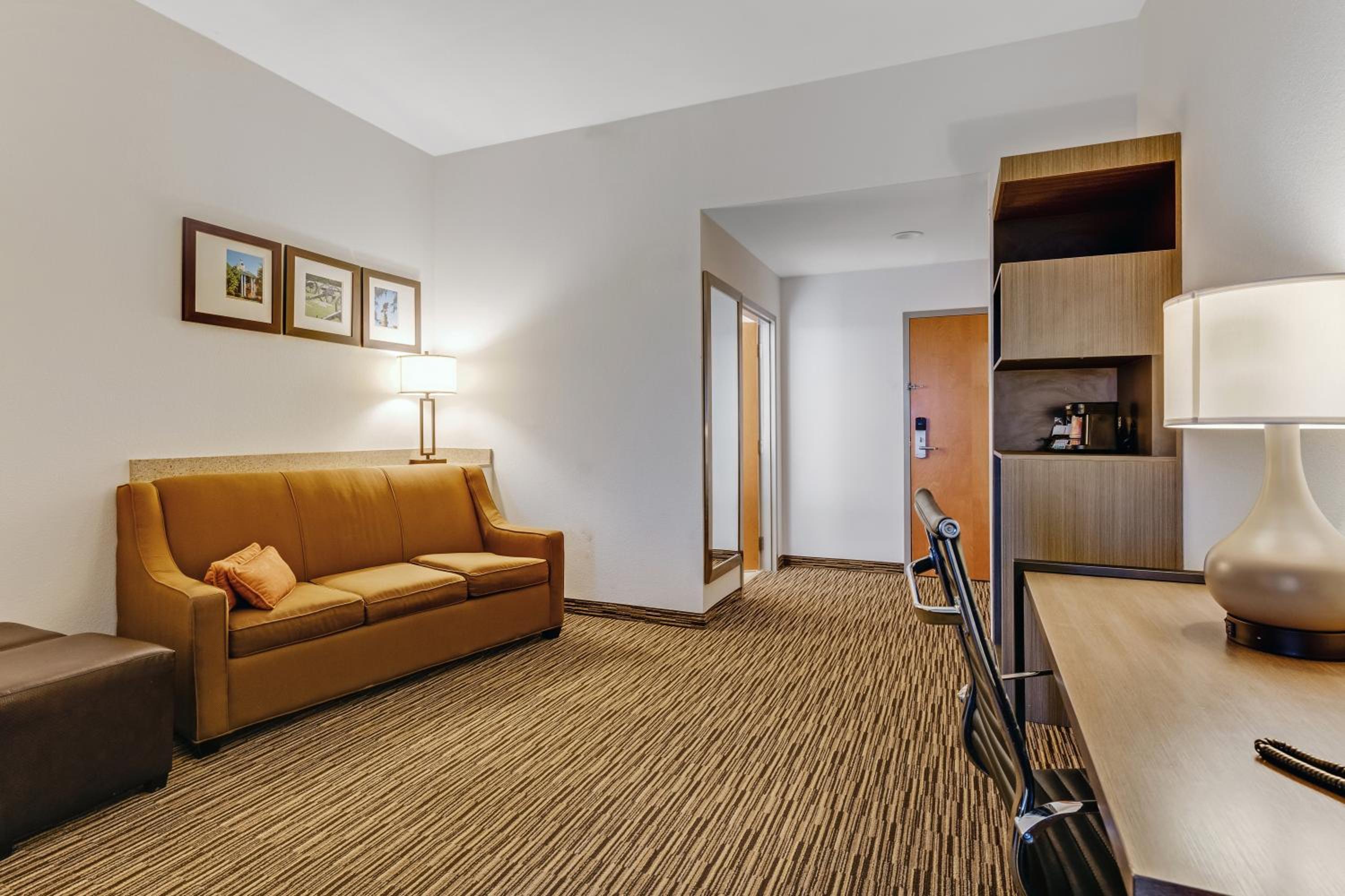Murfreesboro Vacations - Comfort Suites - Property Image 1