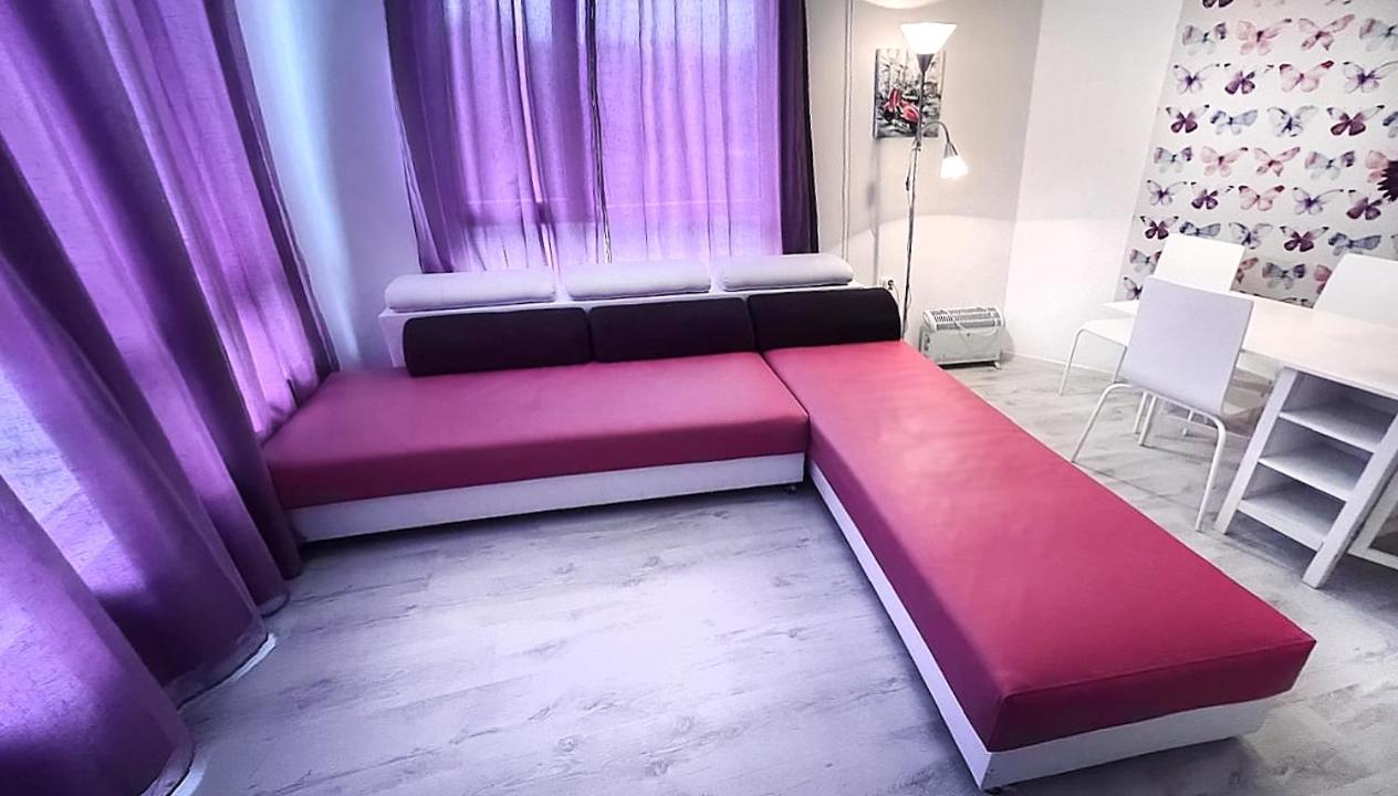 Private apartment with parking and pool