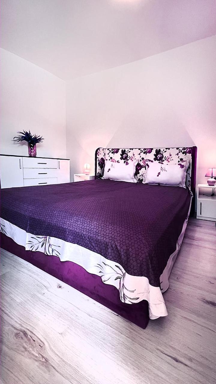 Private apartment with parking and pool