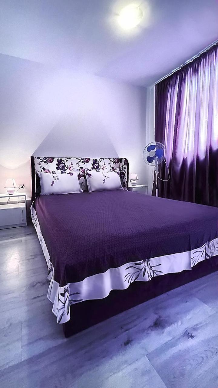 Private apartment with parking and pool