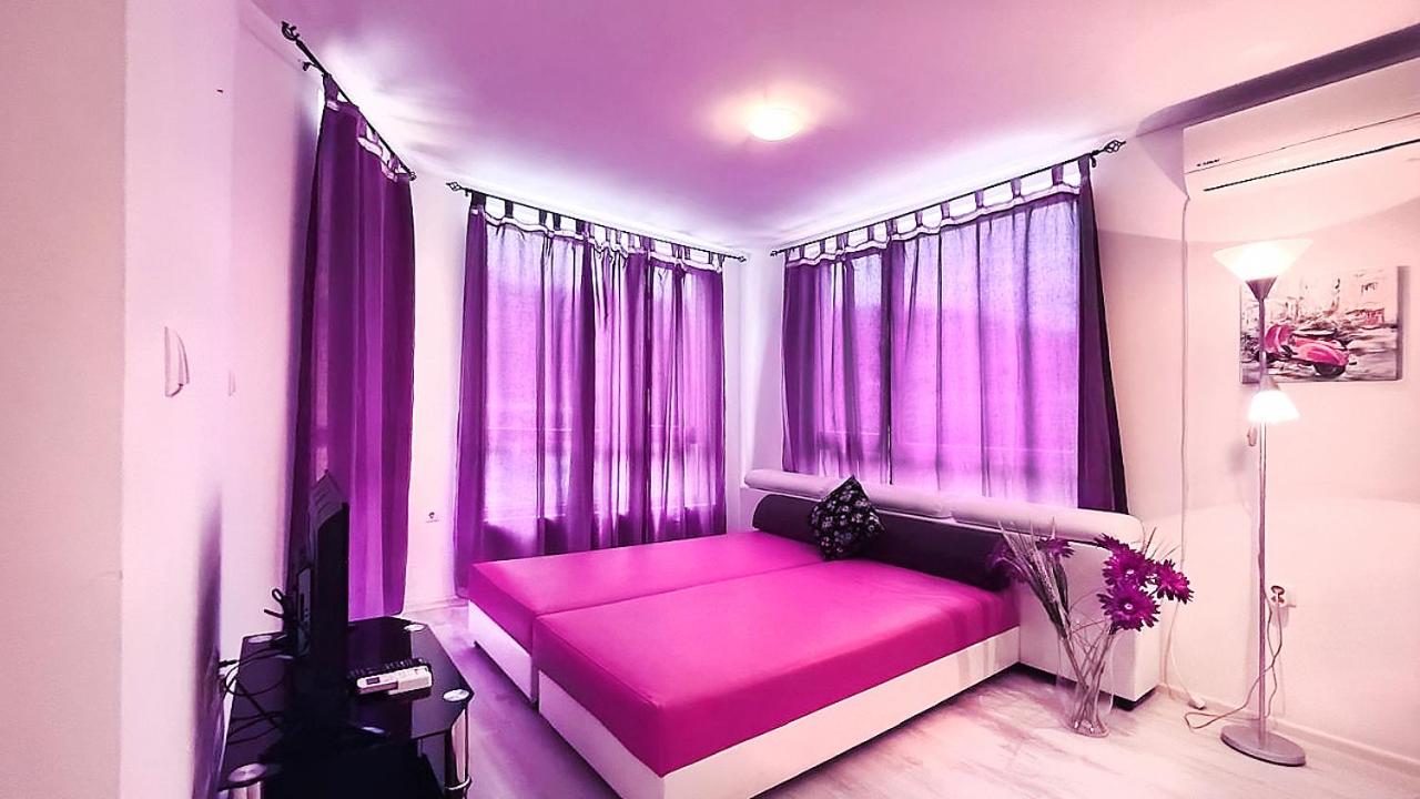 Private apartment with parking and pool