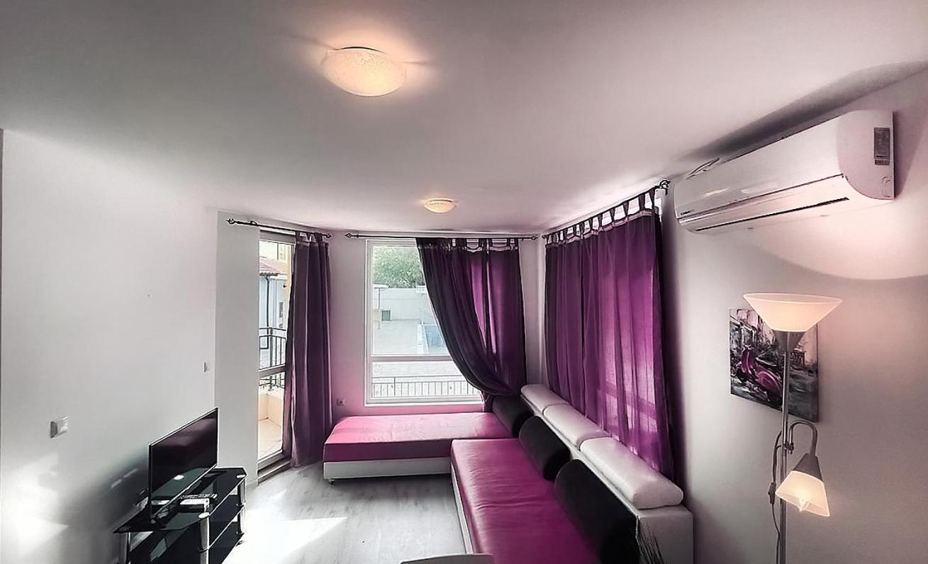 Private apartment with parking and pool