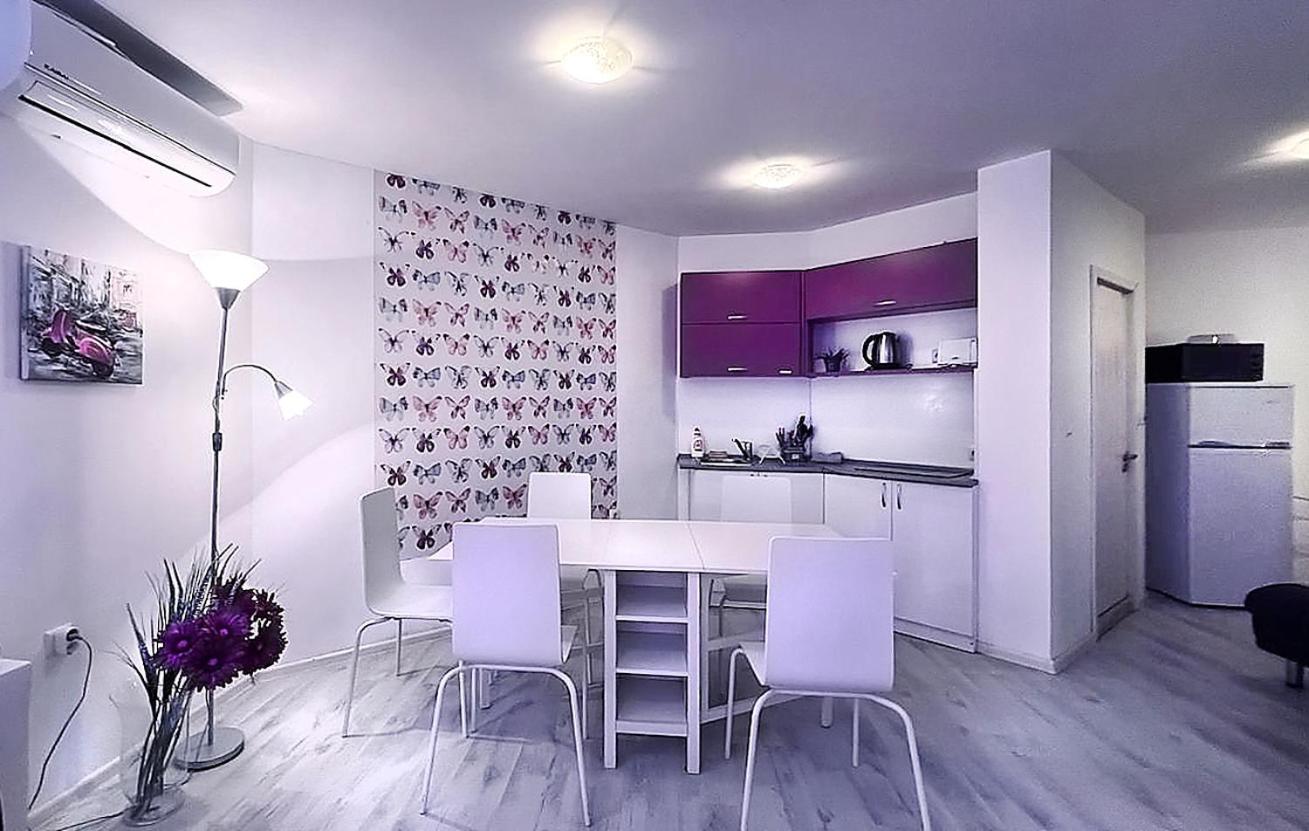 Private apartment with parking and pool