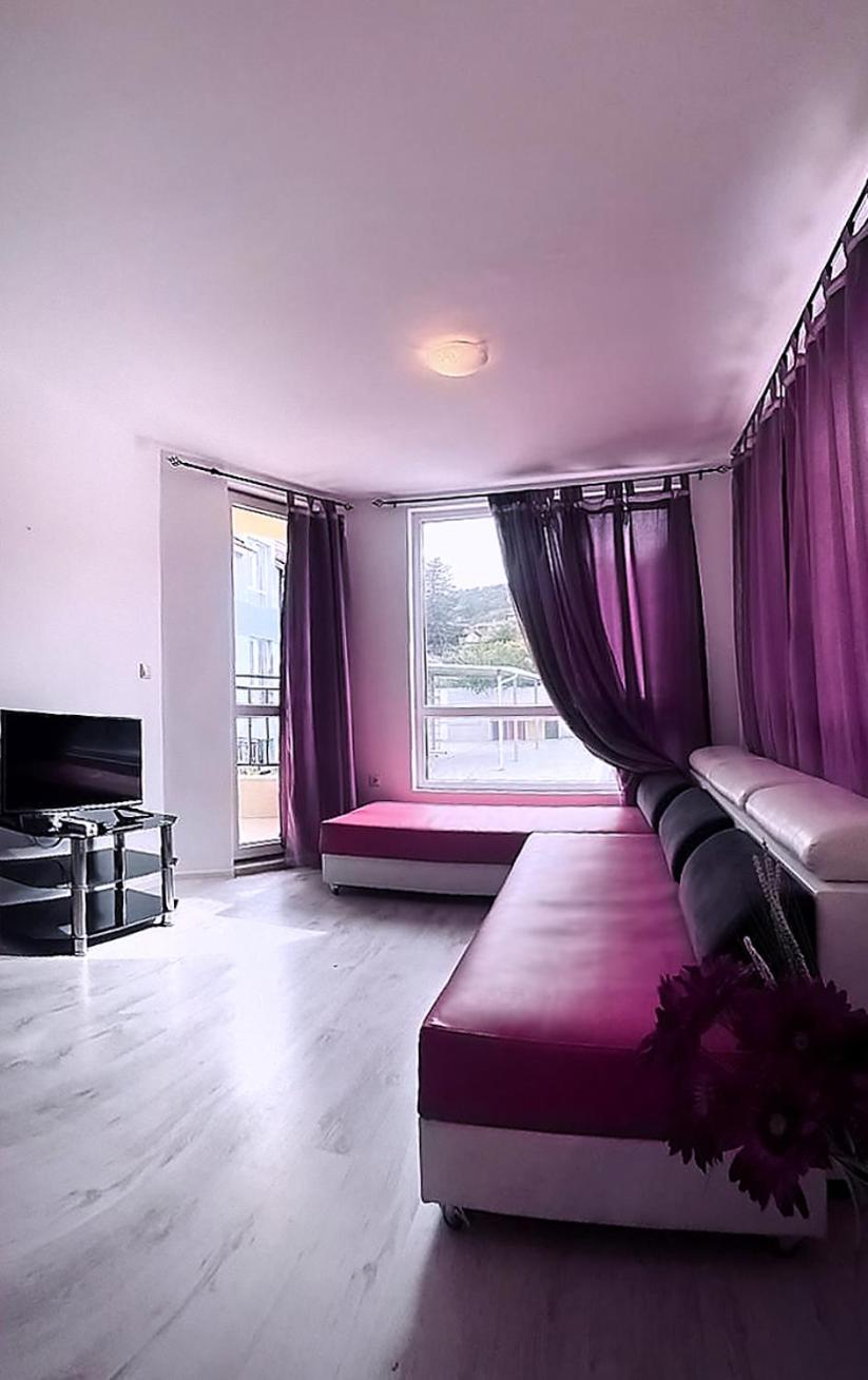 Private apartment with parking and pool