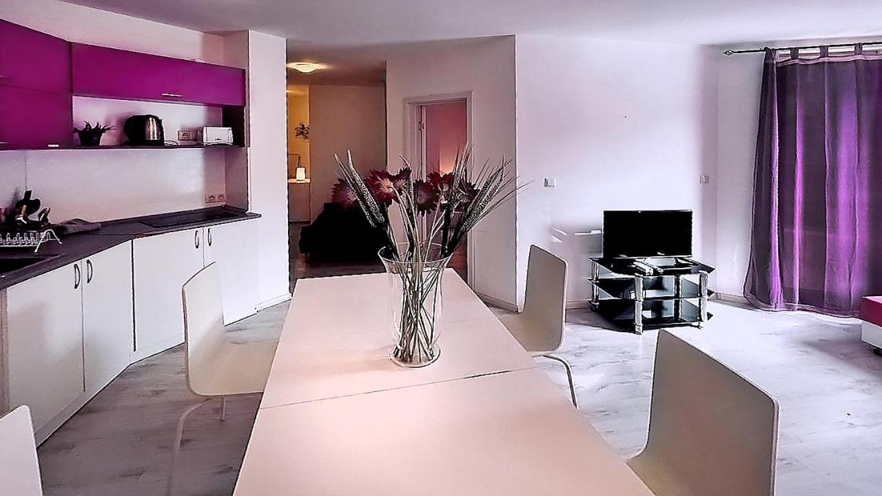 Private apartment with parking and pool
