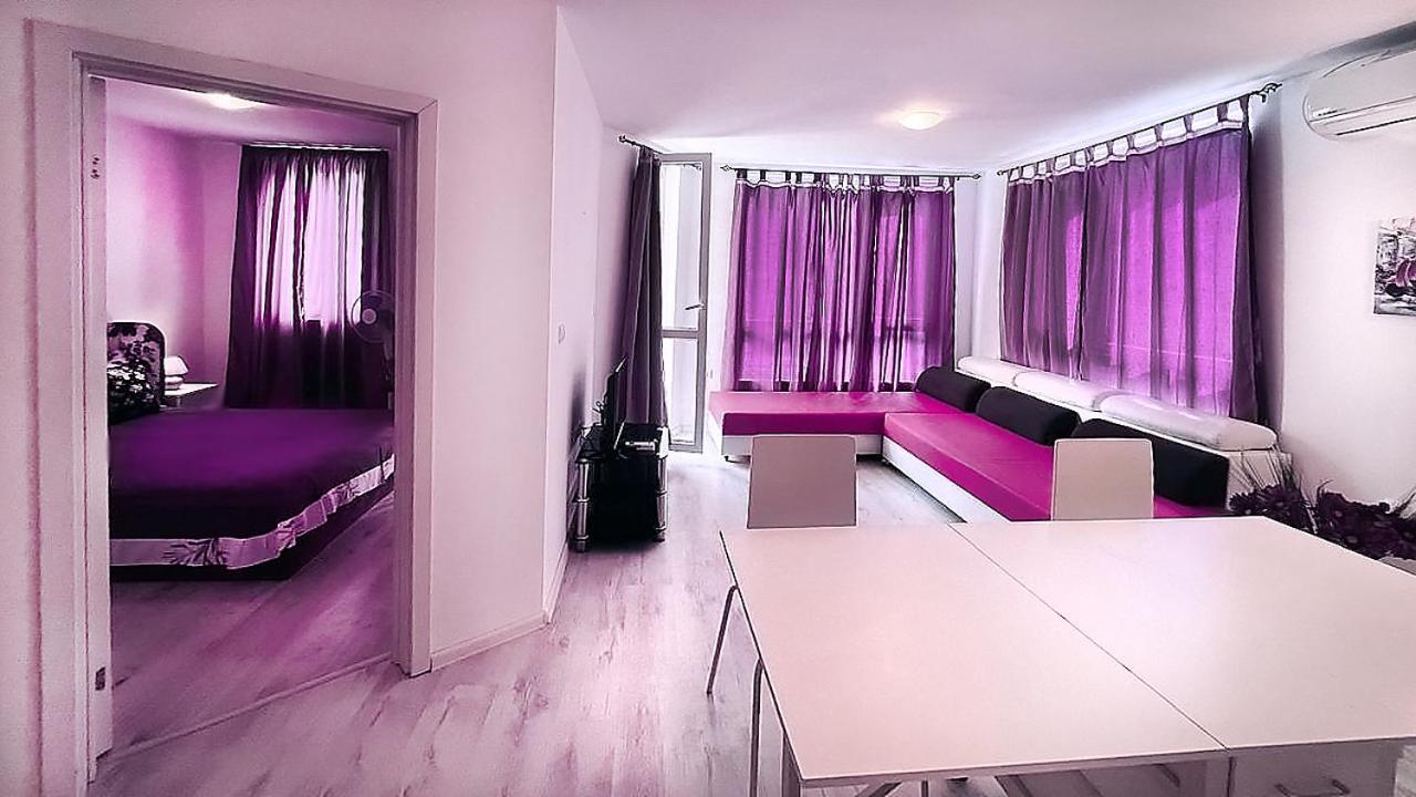 Private apartment with parking and pool