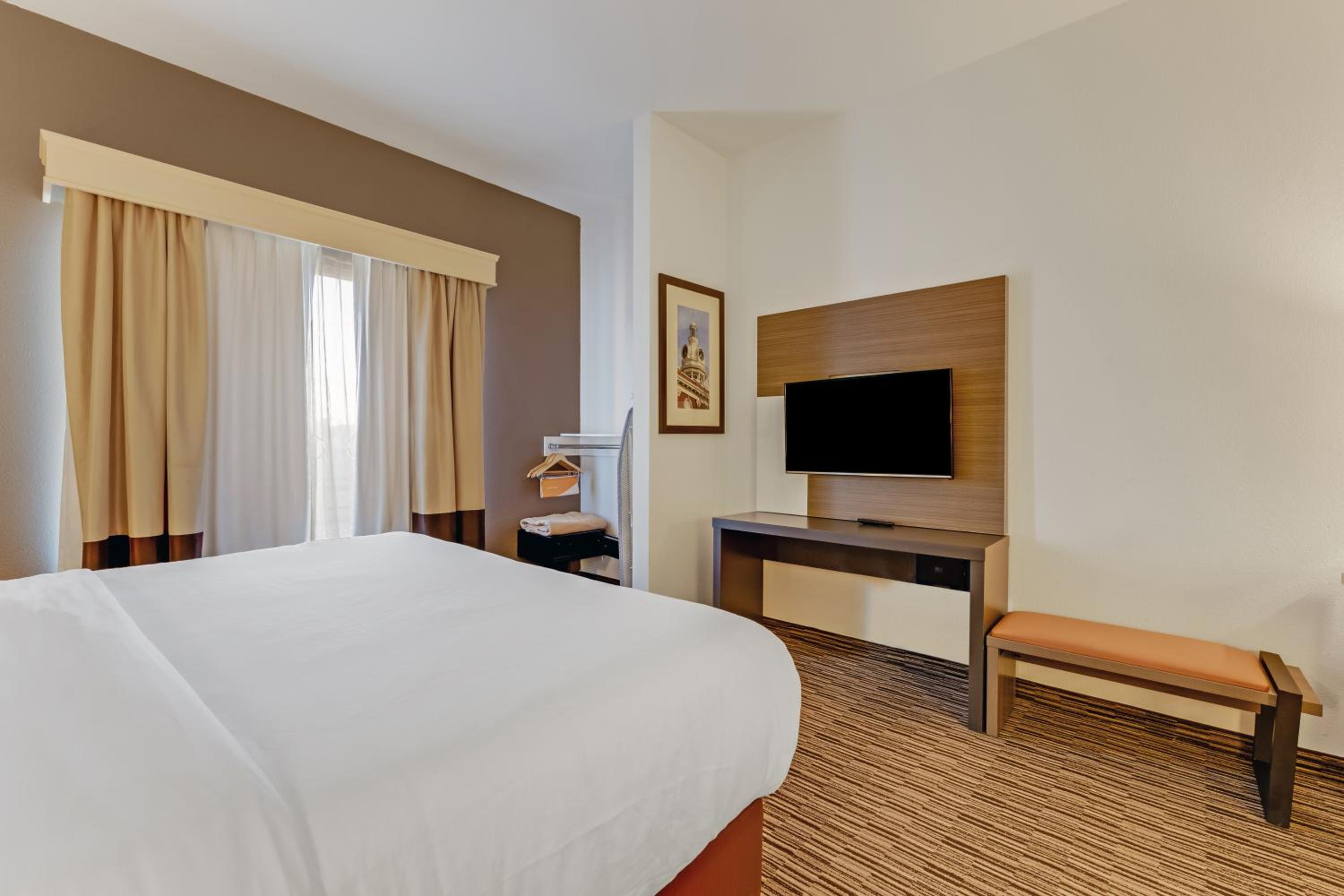 Murfreesboro Vacations - Comfort Suites - Property Image 26