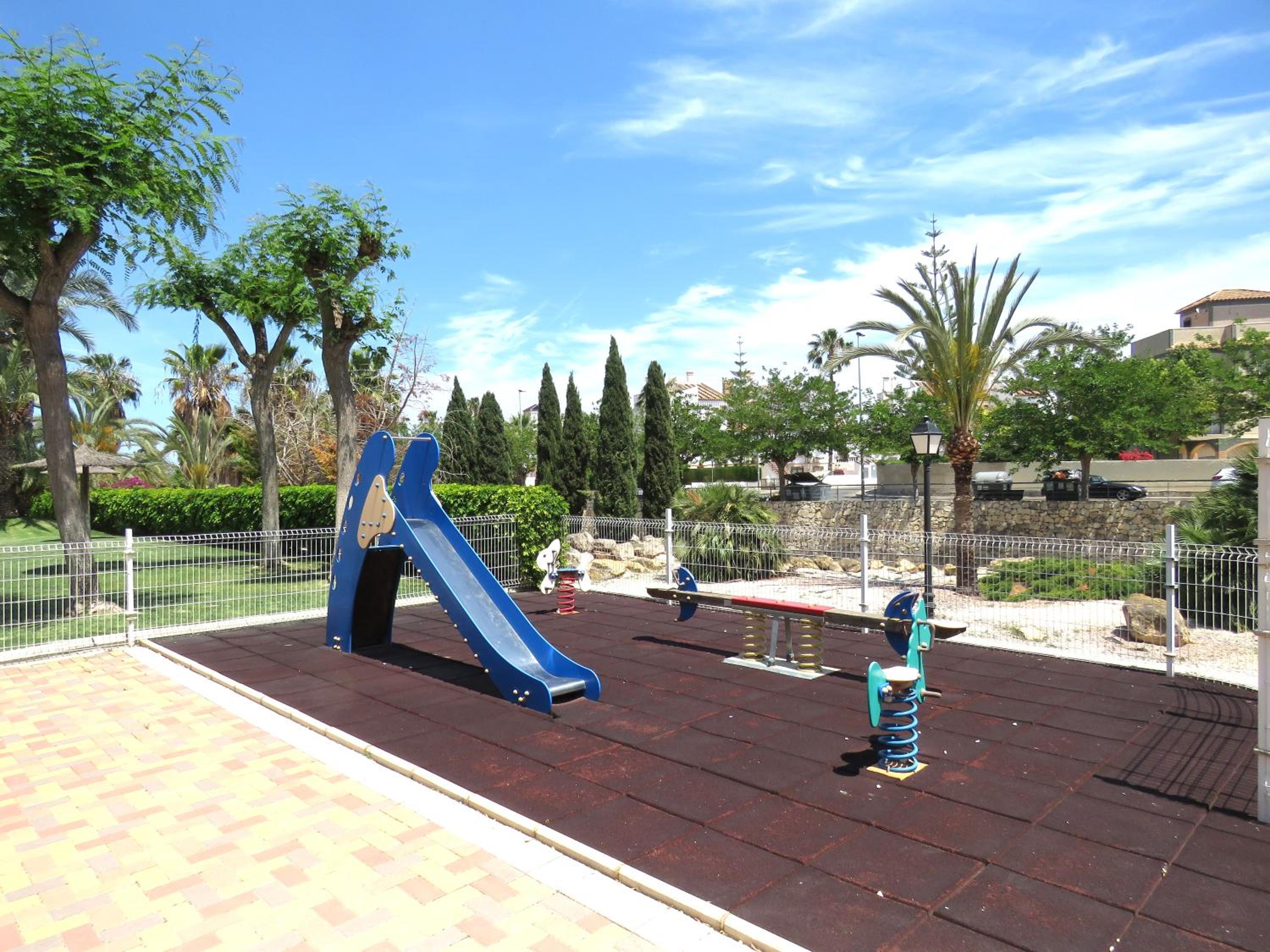 VILLAMARTIN PALMS stylish apartment close to golf and ocean with garden views