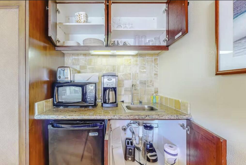 Beautiful OCEAN VIEW with free Parking & Top Floor view 2