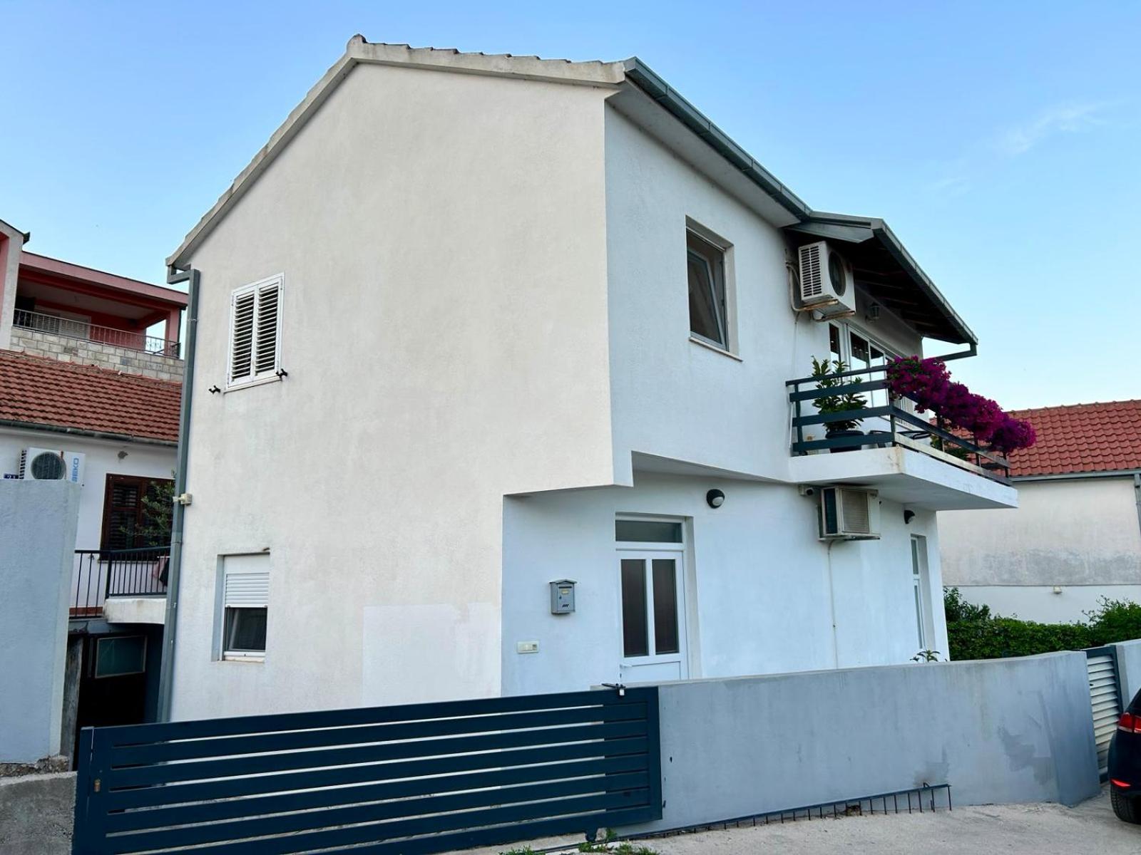 Apartmani Andrić - Stylish & Peaceful Apartment with Free Parking - 10 min Walk to Old Town view 2