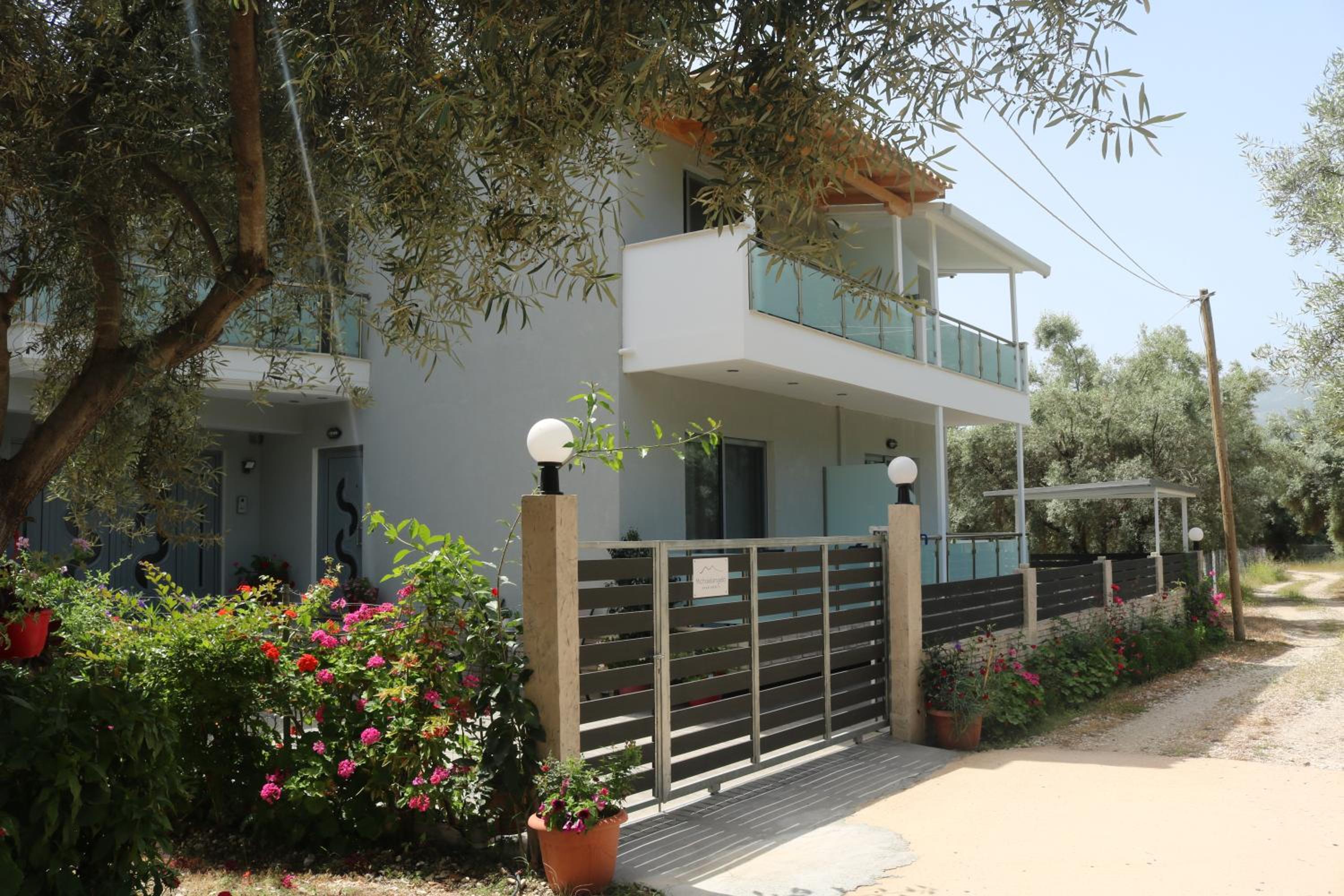 Michaelangelo Apartments view 3