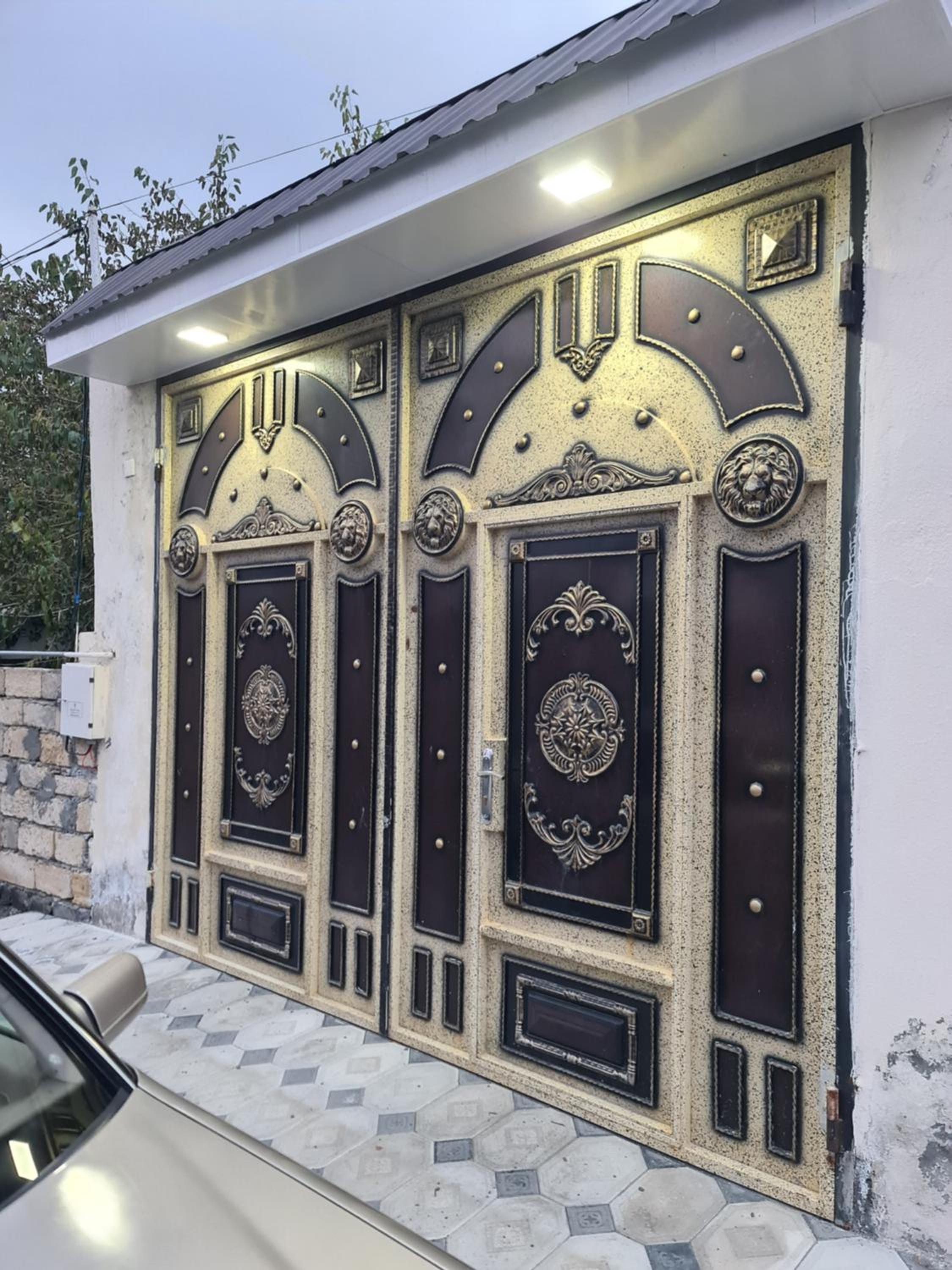 White Luxry villa OR