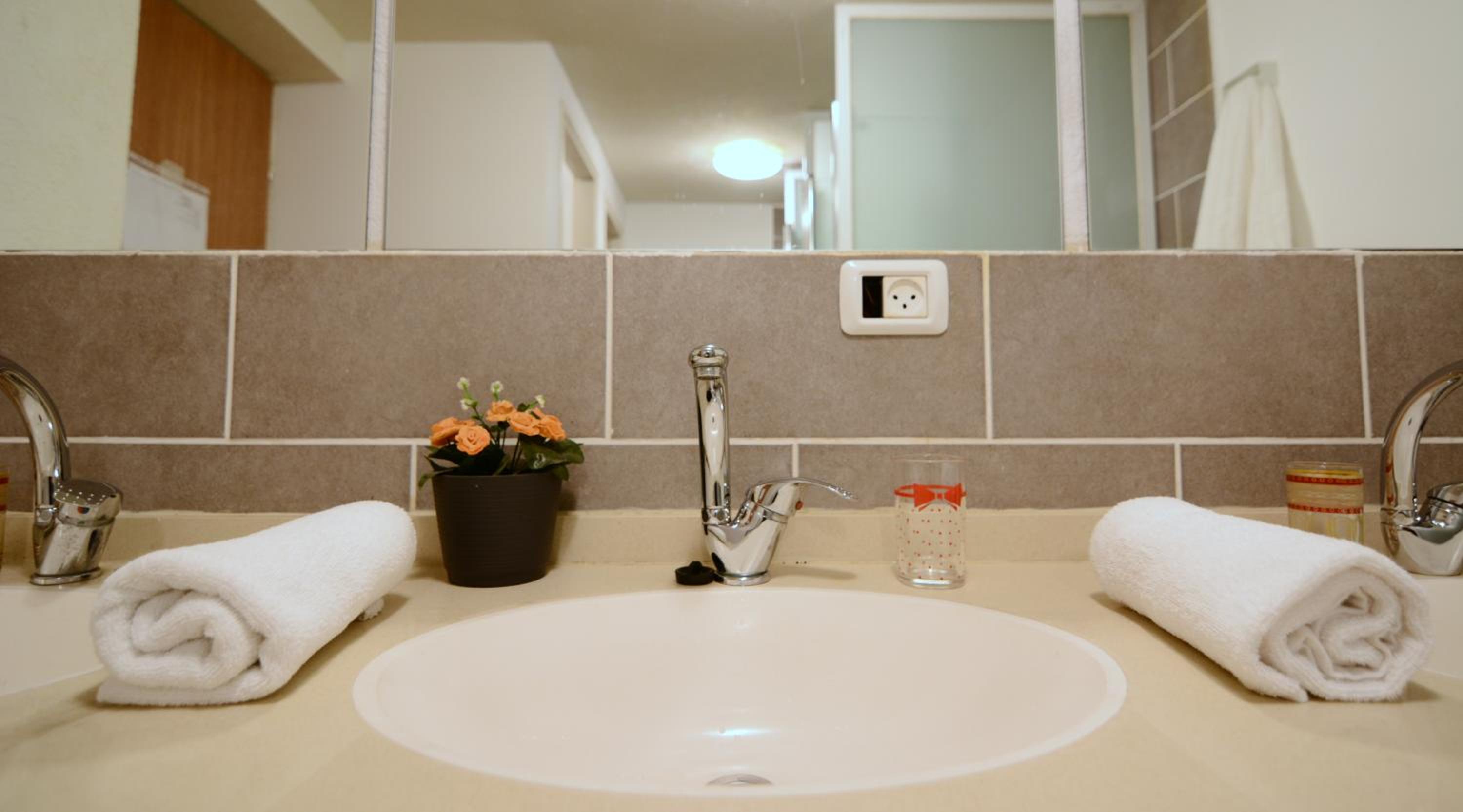 Al Yakhour Hostel - Image 4