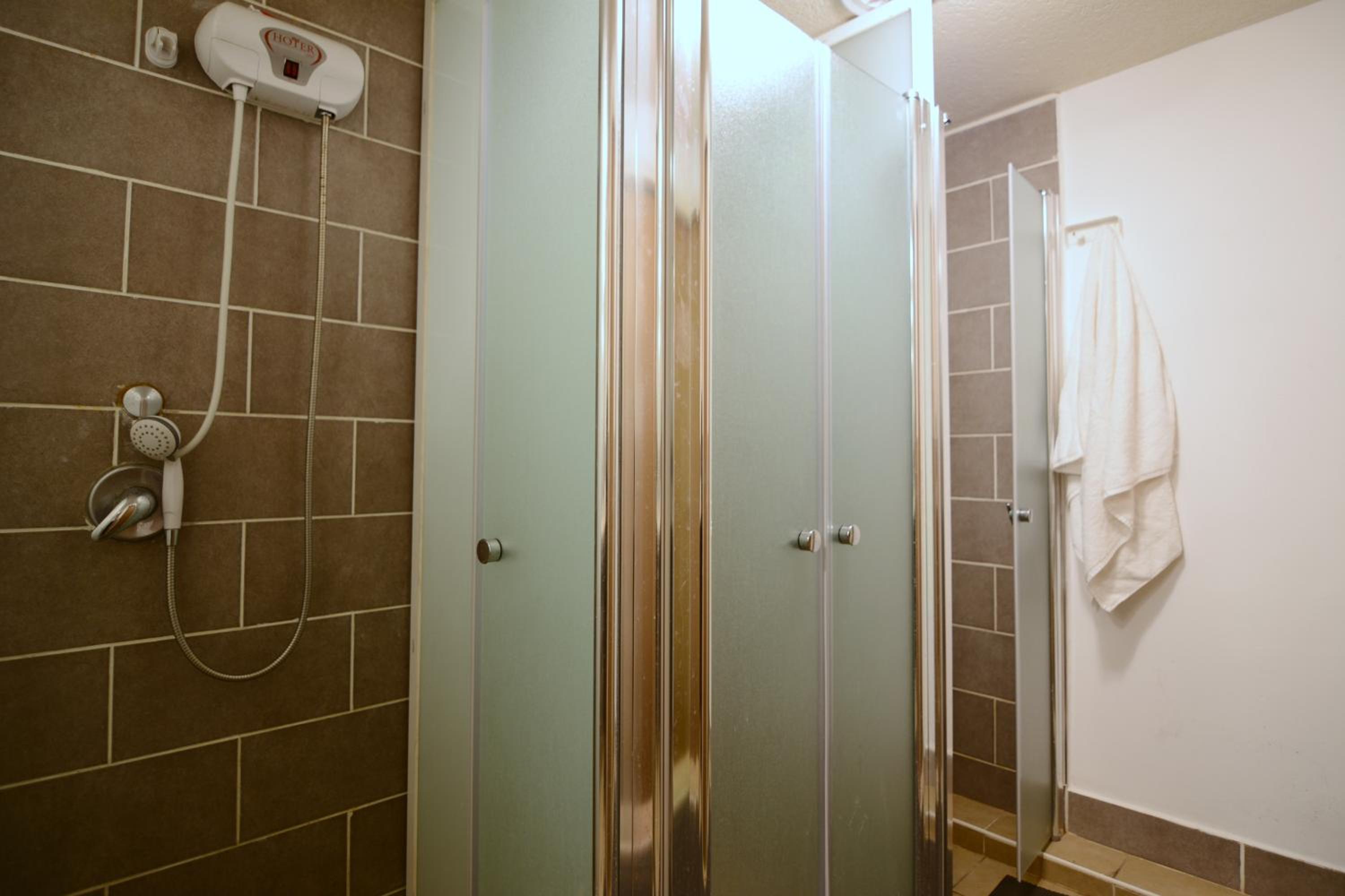 Al Yakhour Hostel - Image 5