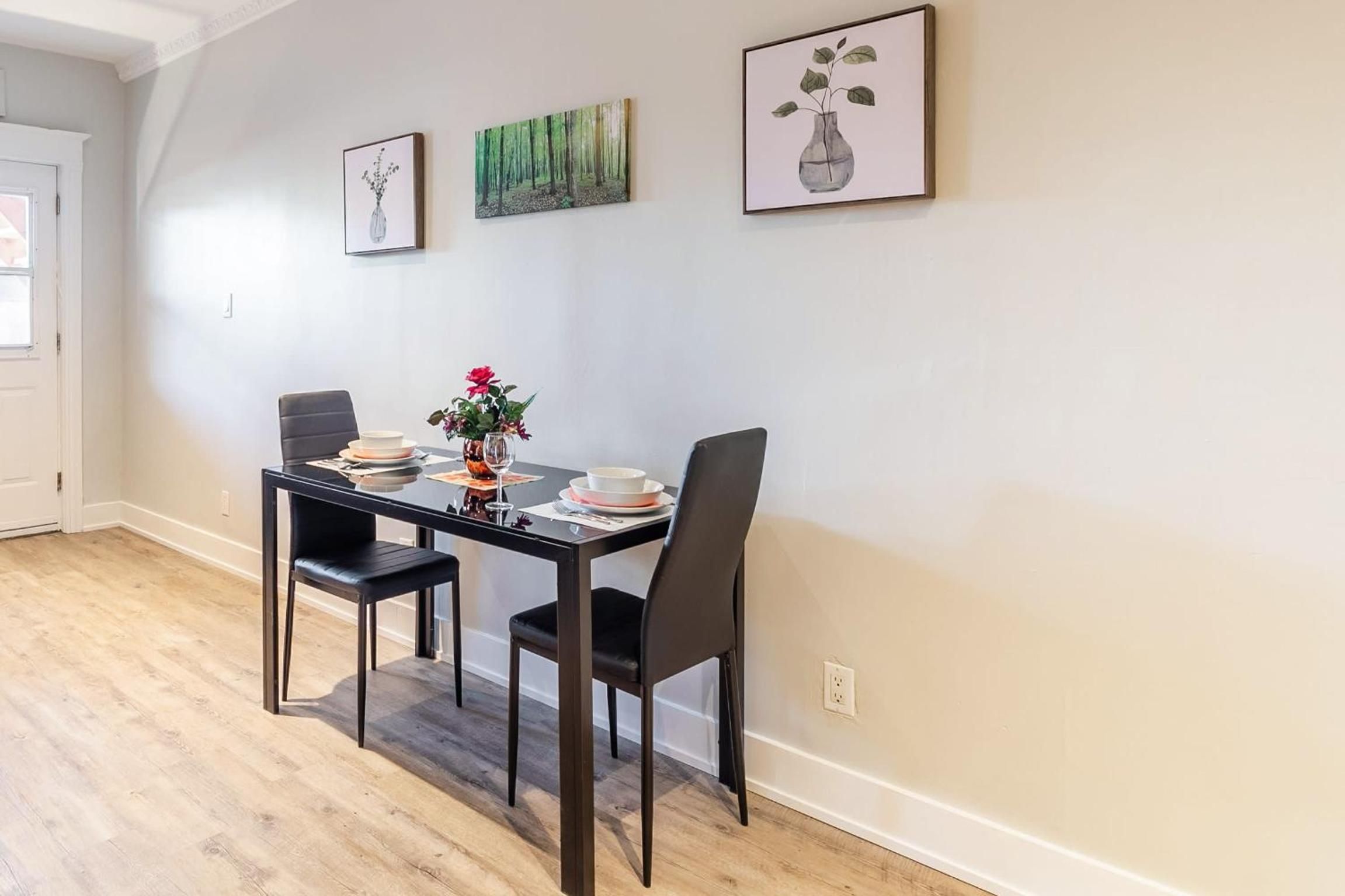 Cozy 1BR Condo Unit on James Street North