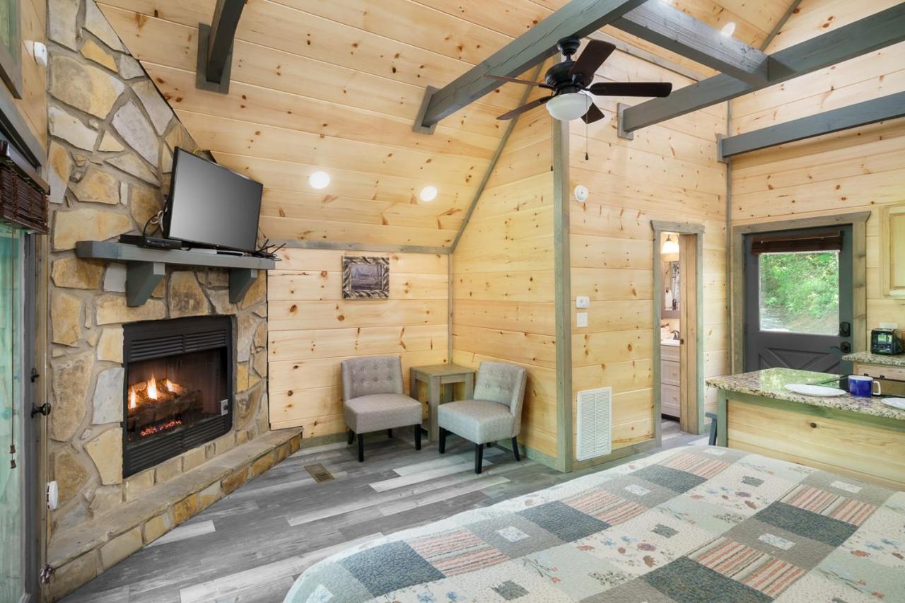 Lil' Smoky Studio by Stony Brook Cabins