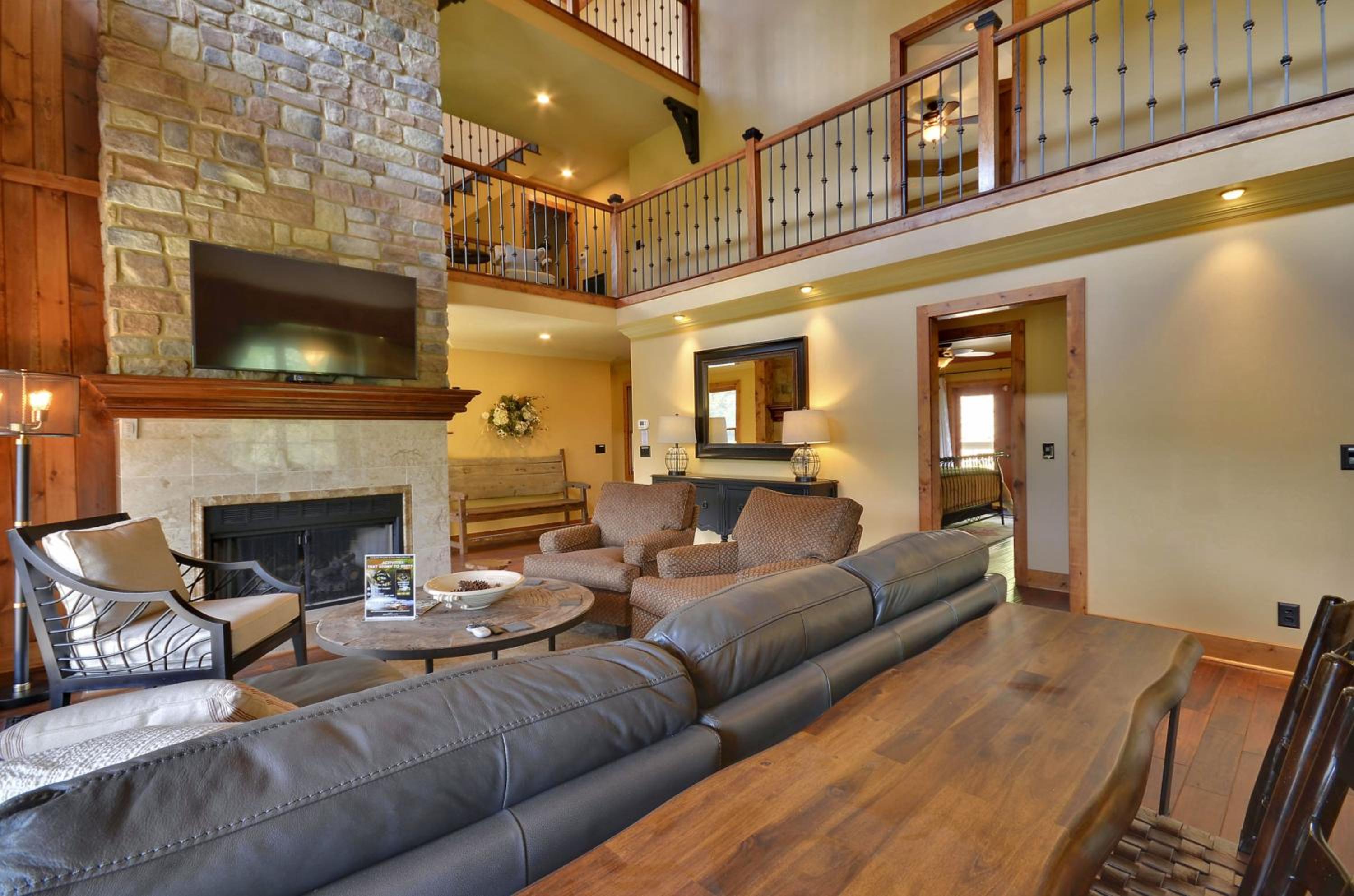 Mossy Brook Lodge by Stony Brook Cabins view 2