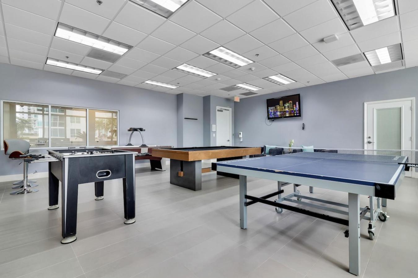 Brickell Key Gem: Stylish 1-Bed W/ Free Parking
