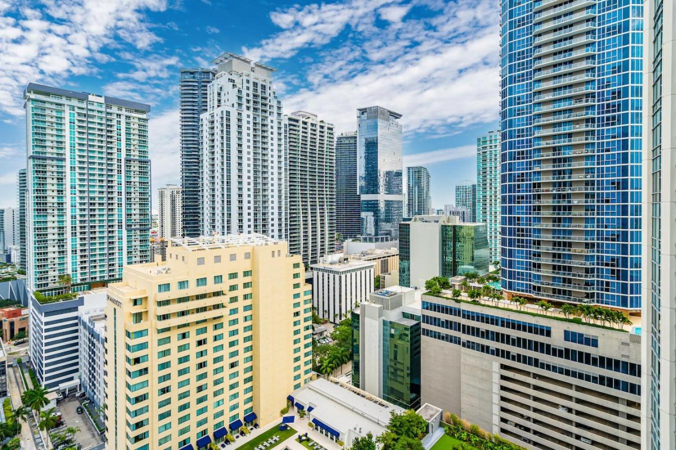 Brickell Key Gem: Stylish 1-Bed W/ Free Parking