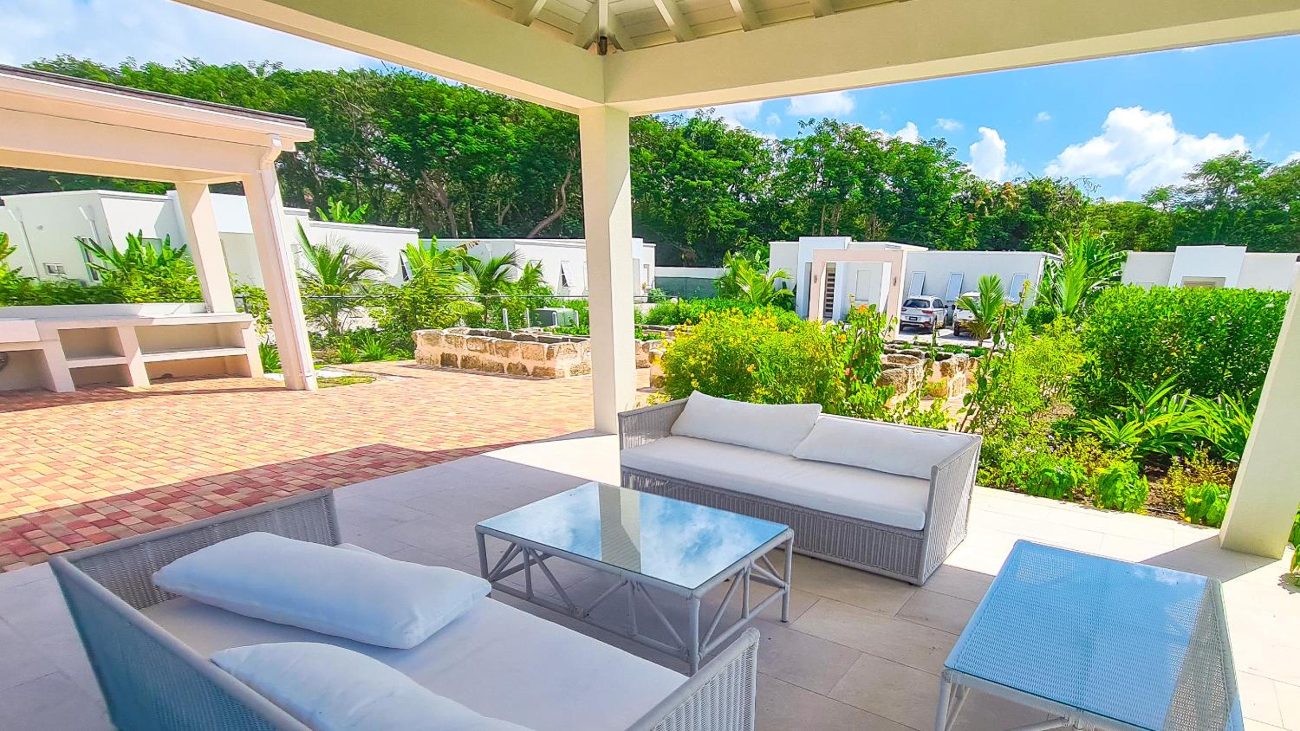 Colourful Serene 3BR Luxury Villa at Porters Place