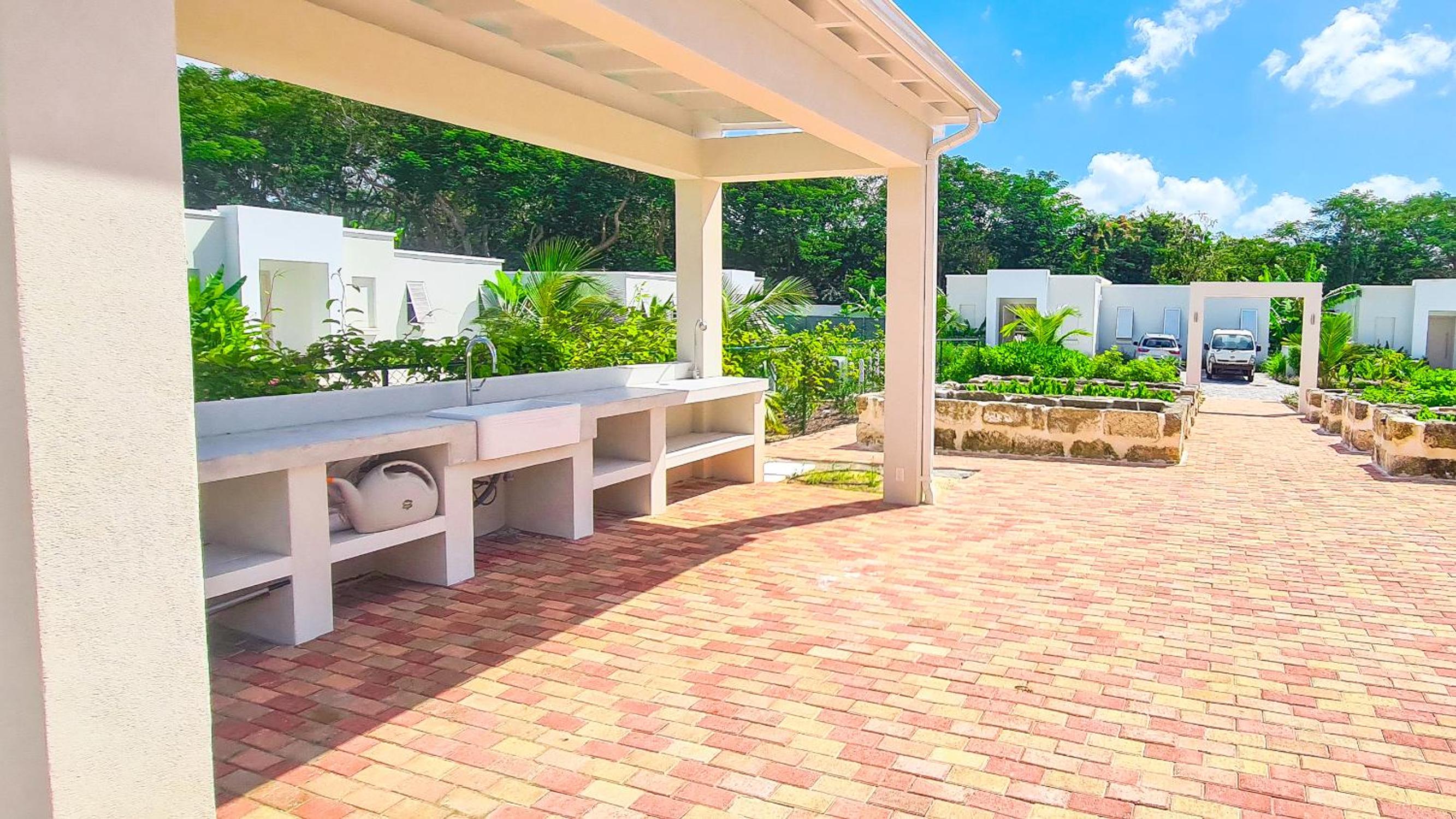 Colourful Serene 3BR Luxury Villa at Porters Place