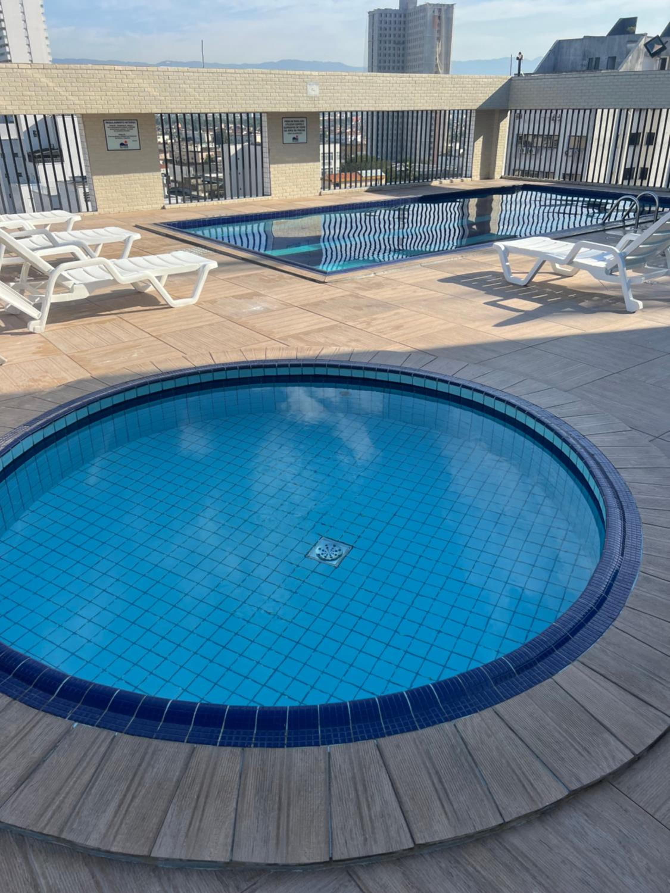 Flat com piscina ao lado da praia