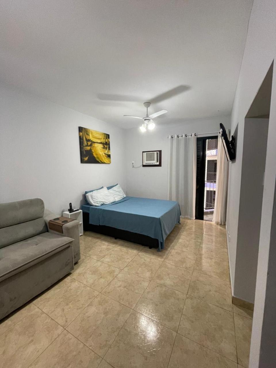 Flat com piscina ao lado da praia