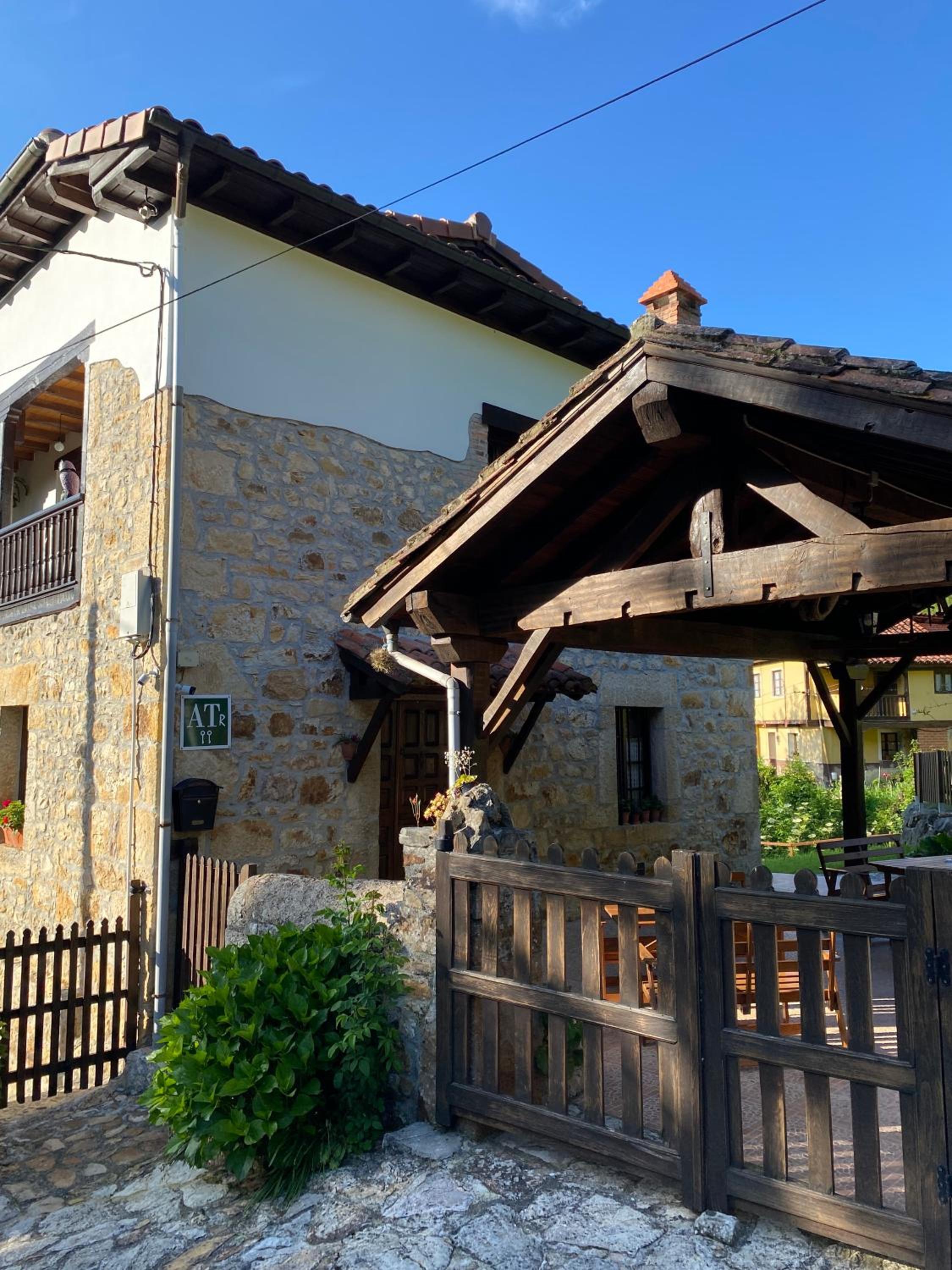 Apartamentos Rurales La Caviana