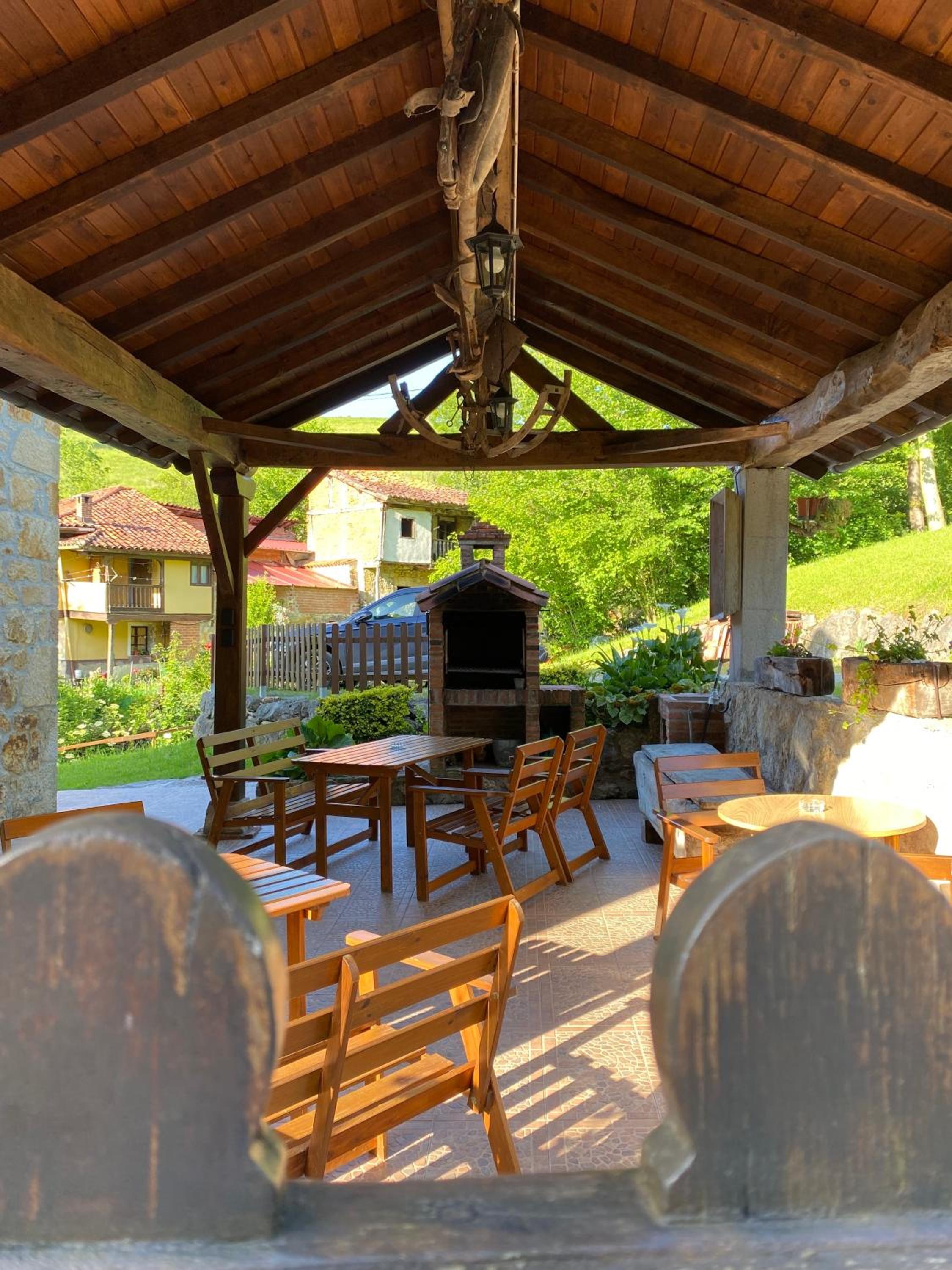 Apartamentos Rurales La Caviana