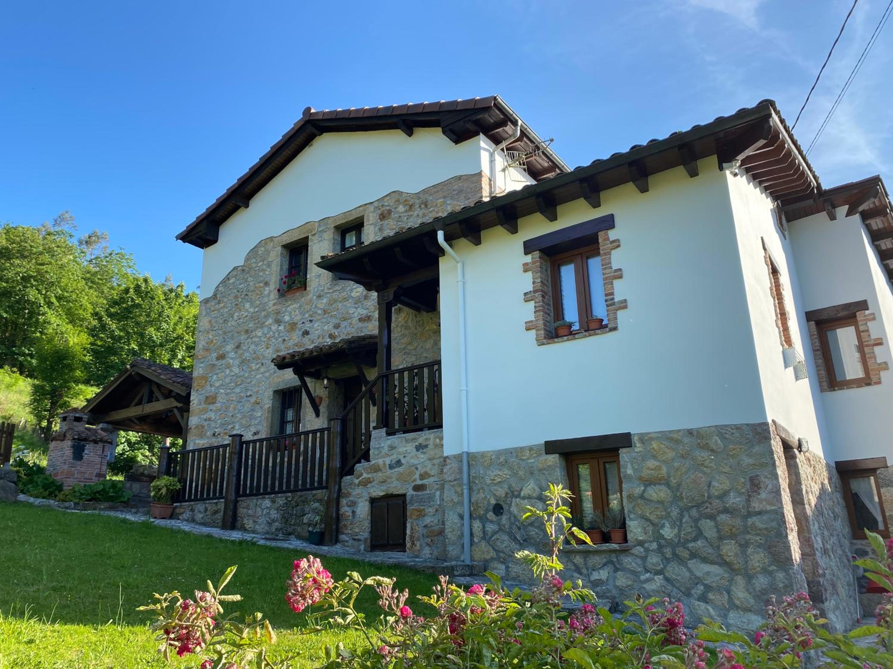 Apartamentos Rurales La Caviana