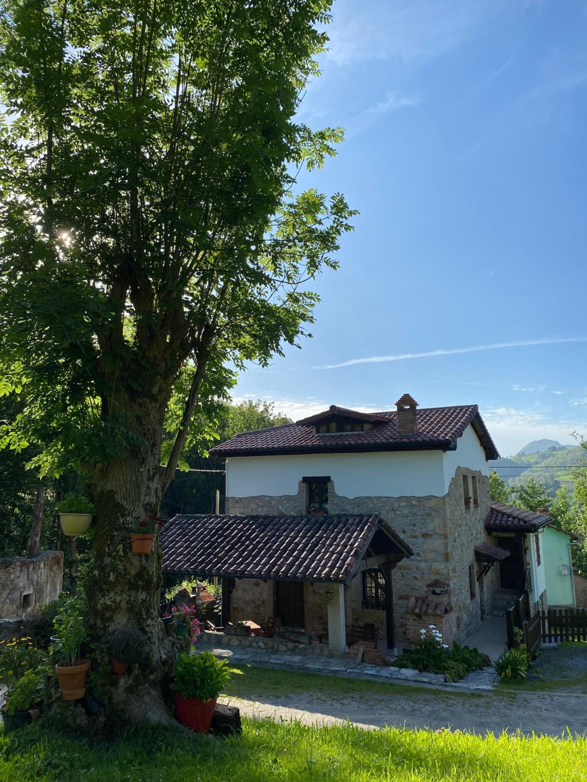 Apartamentos Rurales La Caviana