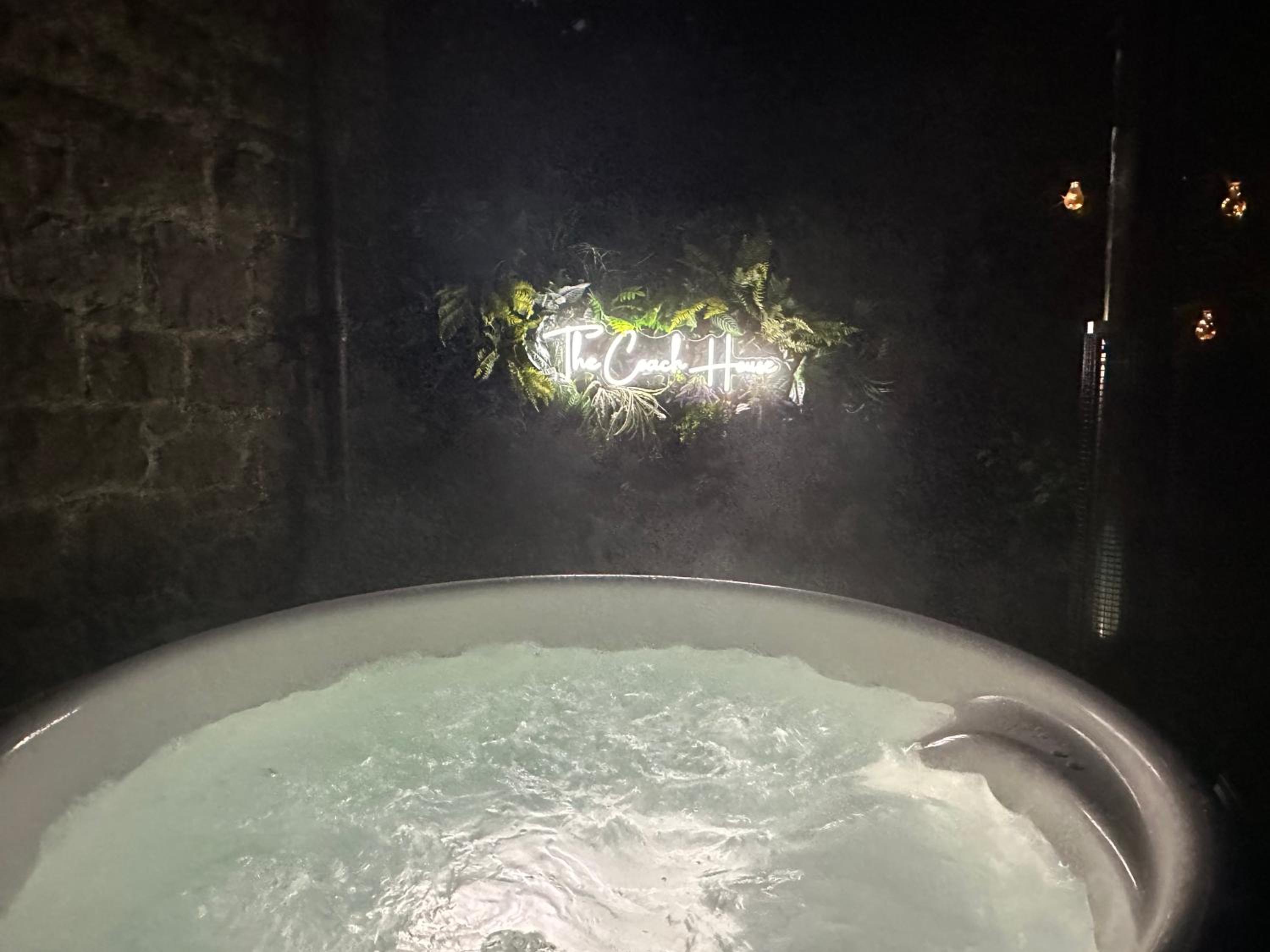 The Coach House North Wales, Amazing views , hot tub, log fire view 2