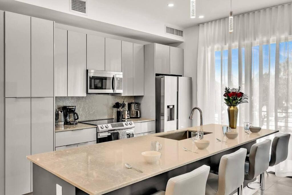 Modern Chic Fort Lauderdale Apartment Near FLL & Beach view 2