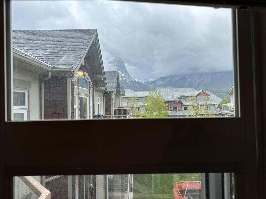 W463 Canmore 2BD 2BT, AC, MT view, Central Location