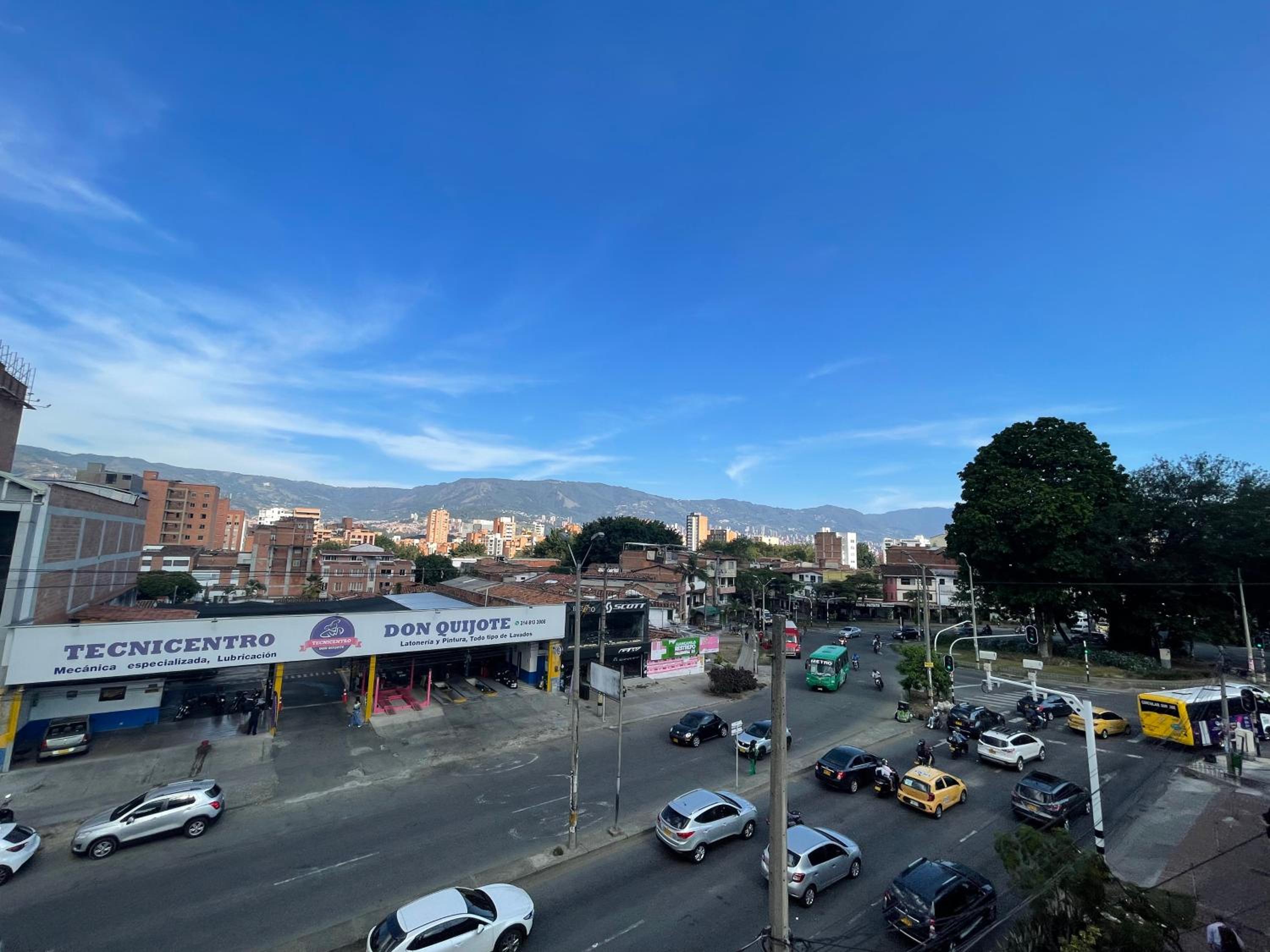 Apartamento cómodo en laureles, grande , céntrico , bien ubicado Apto303